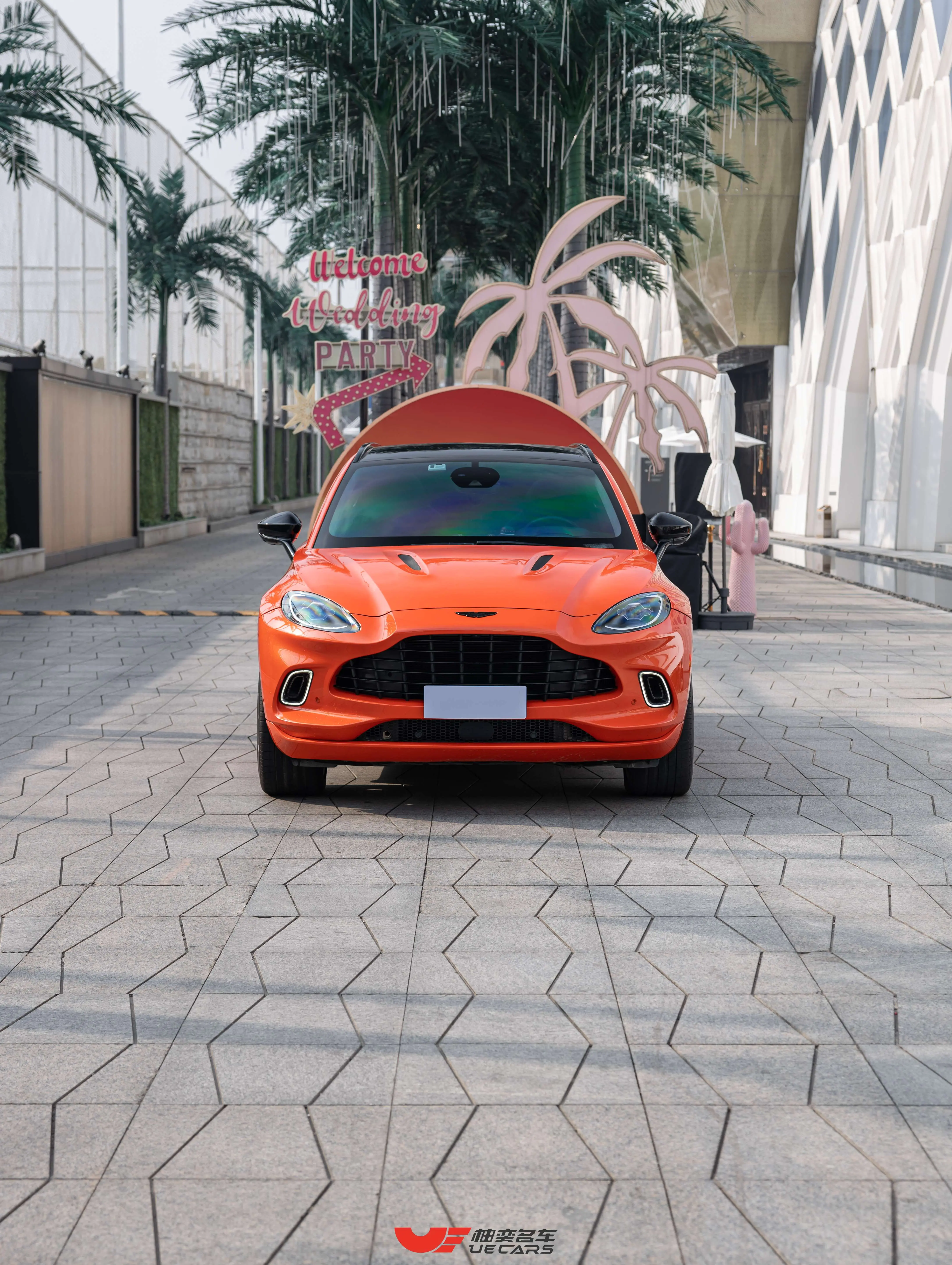 Aston Martin DBX  из Китая