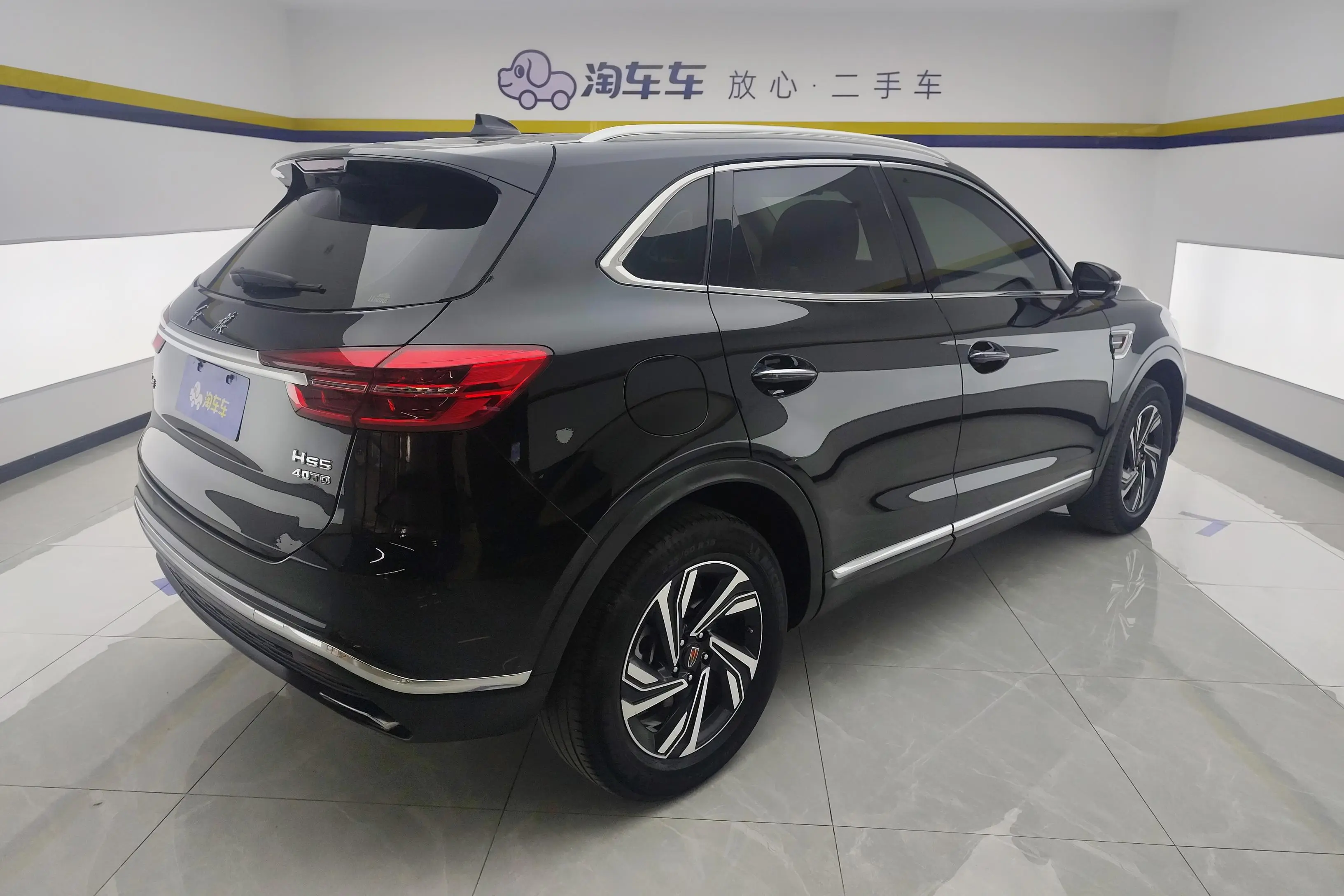 Hongqi HS5  из Китая