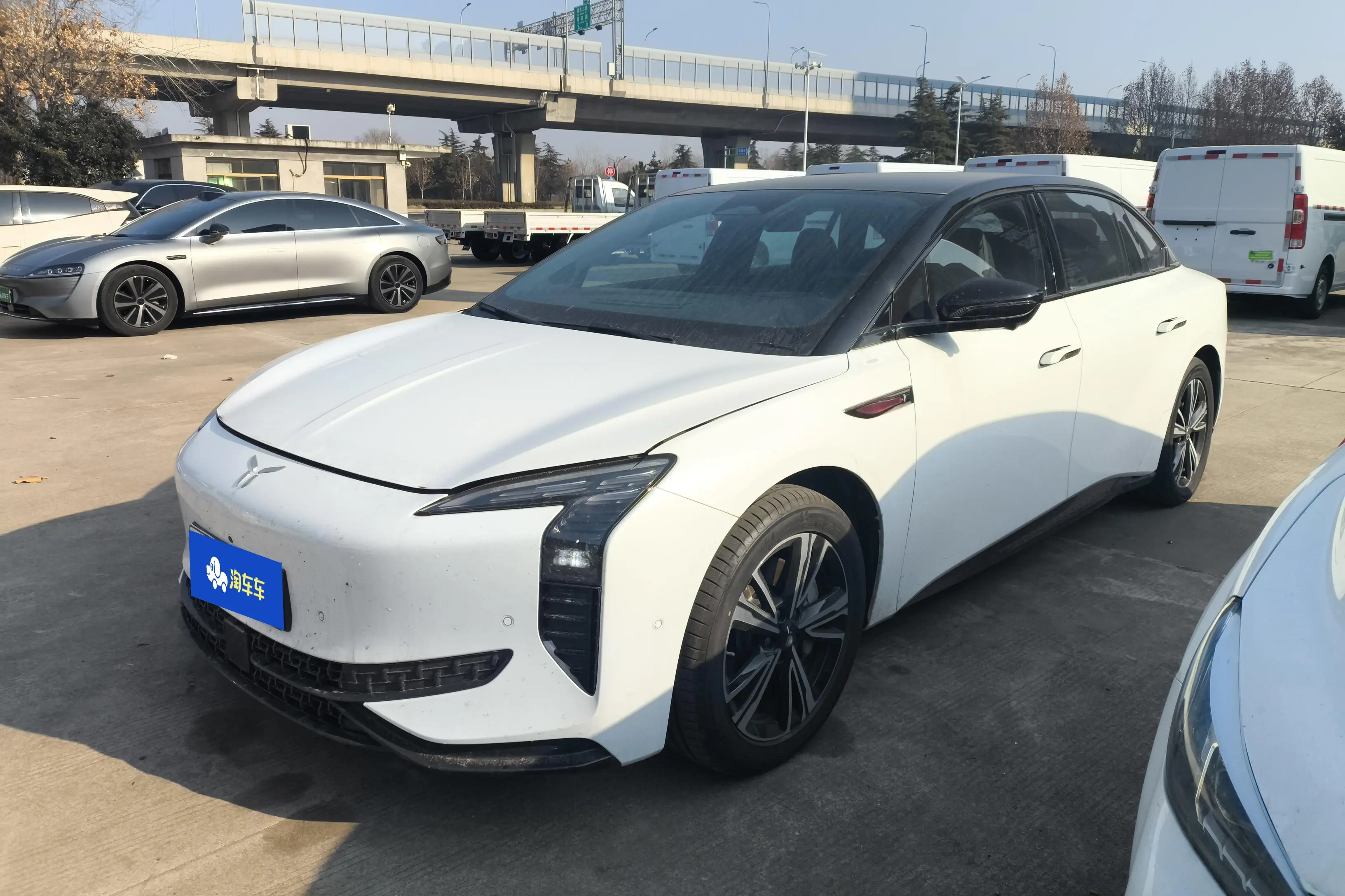 Hongqi EH7  из Китая