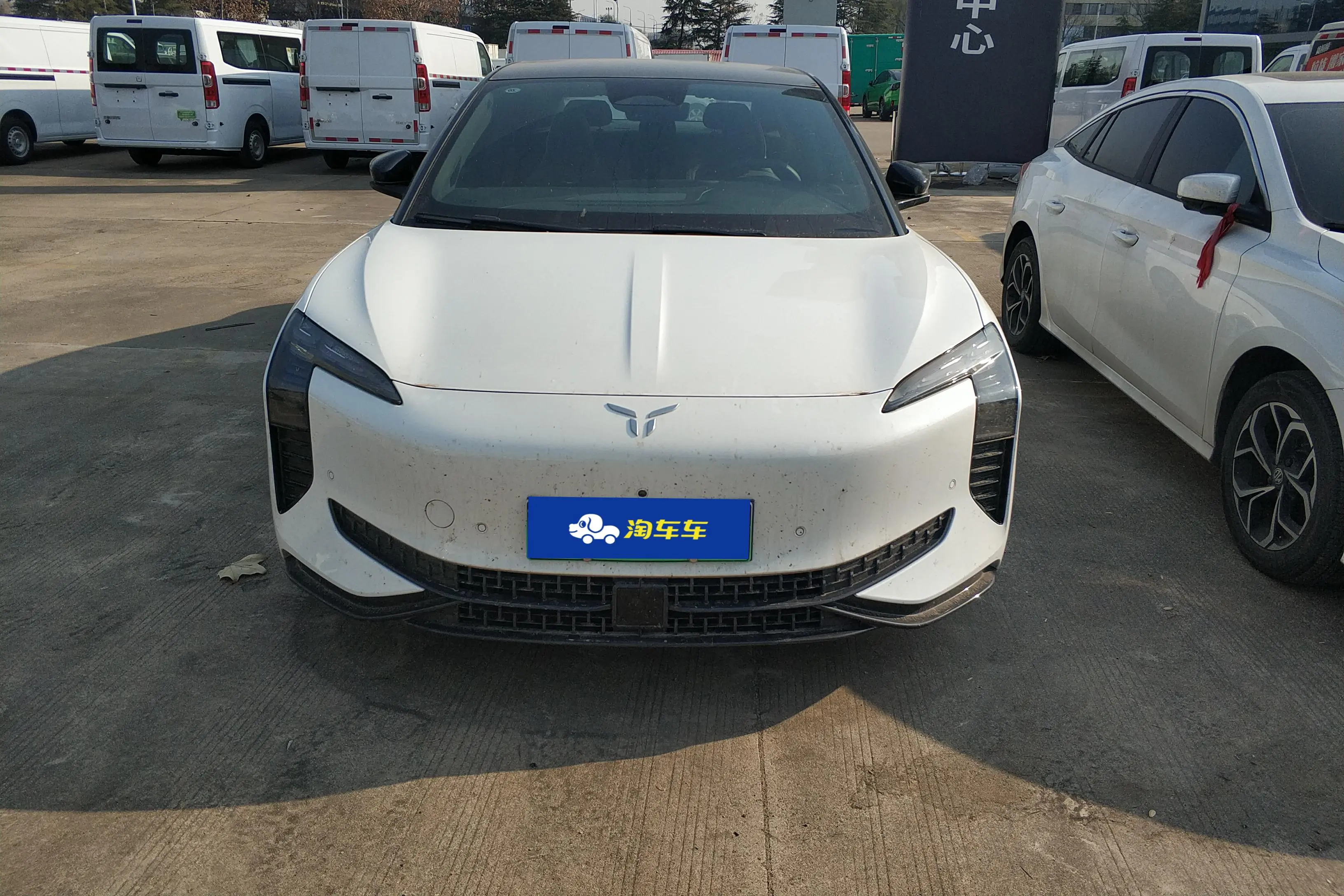 Hongqi EH7  из Китая