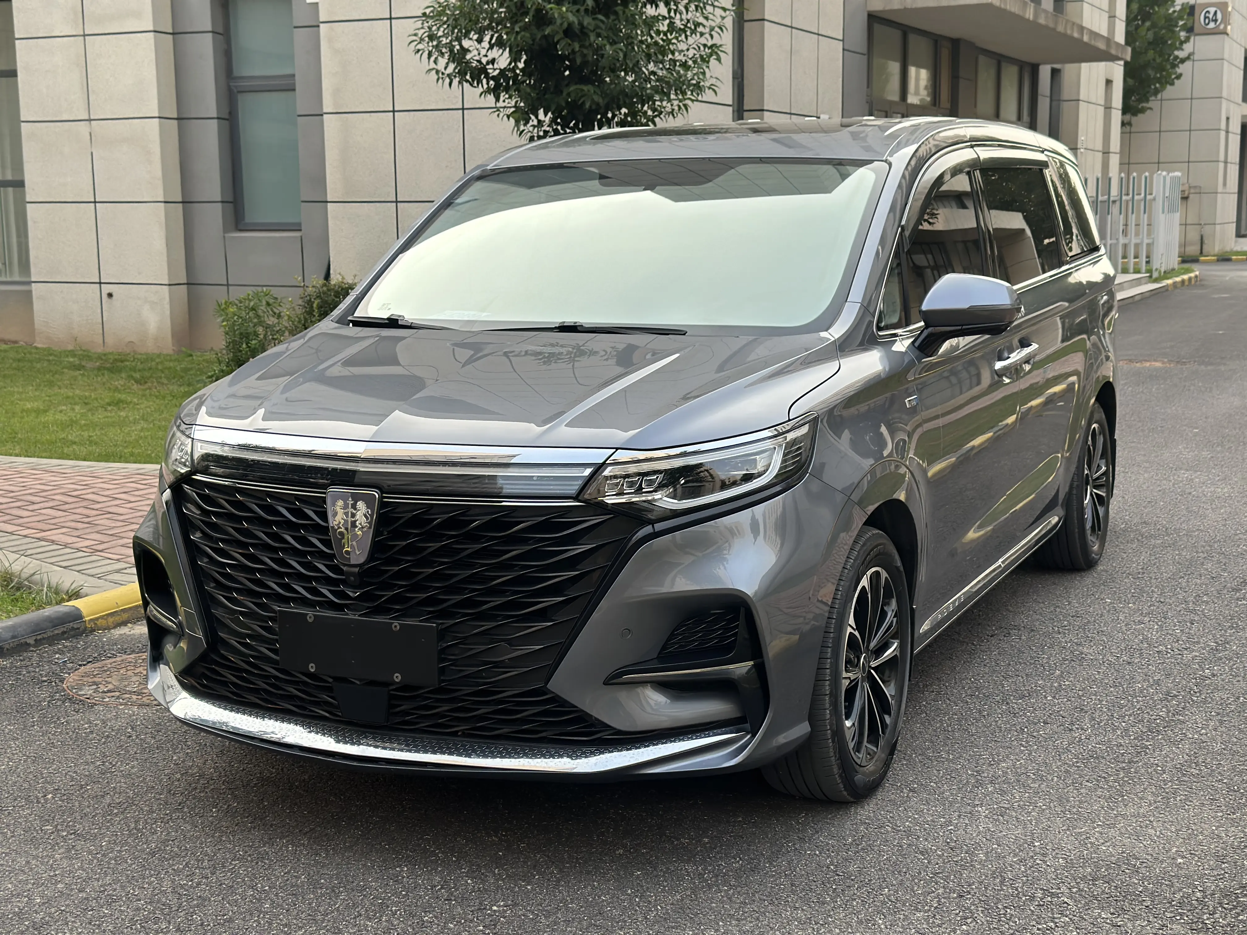 Roewe iMAX8  из Китая