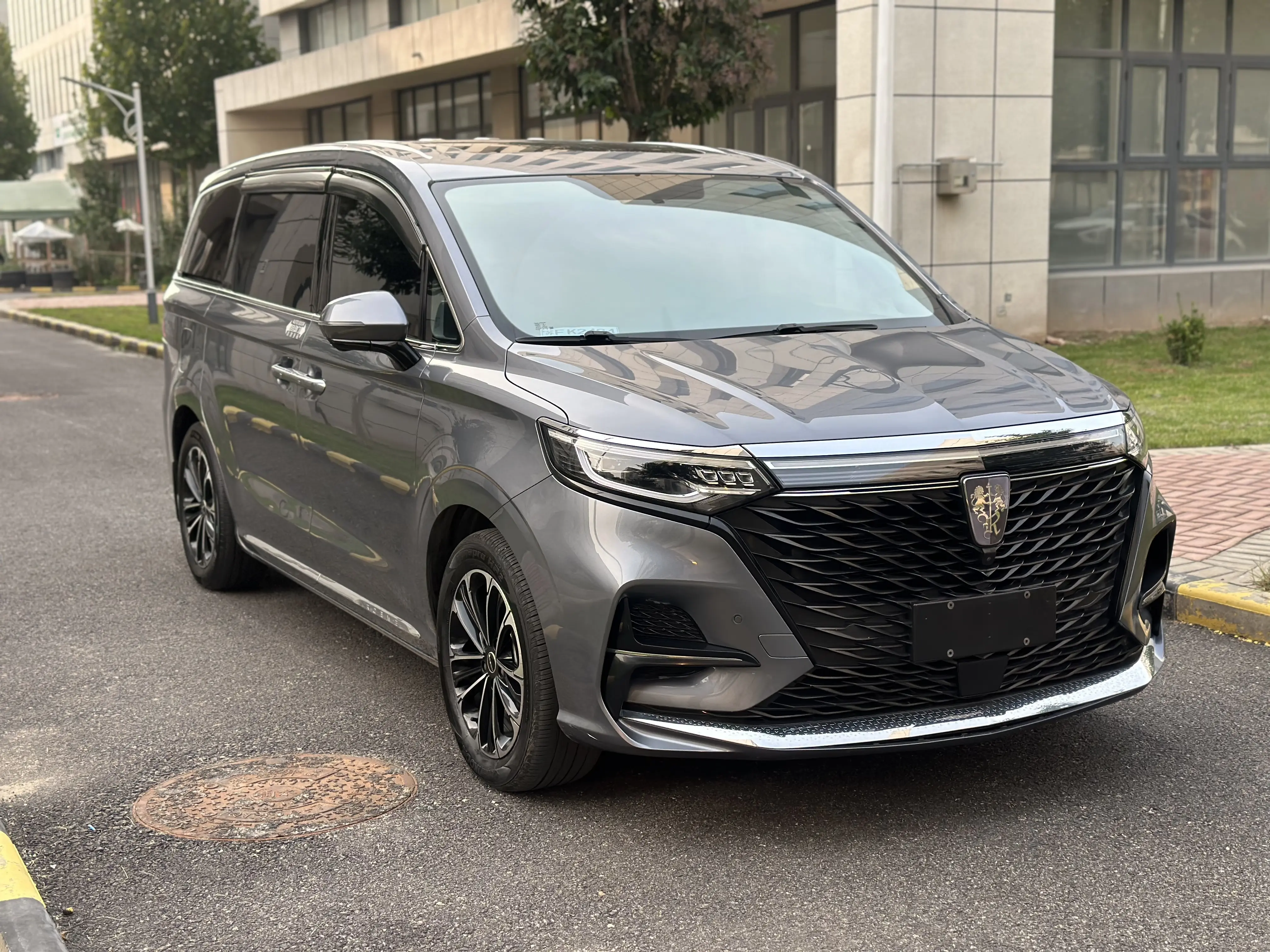 Roewe iMAX8  из Китая