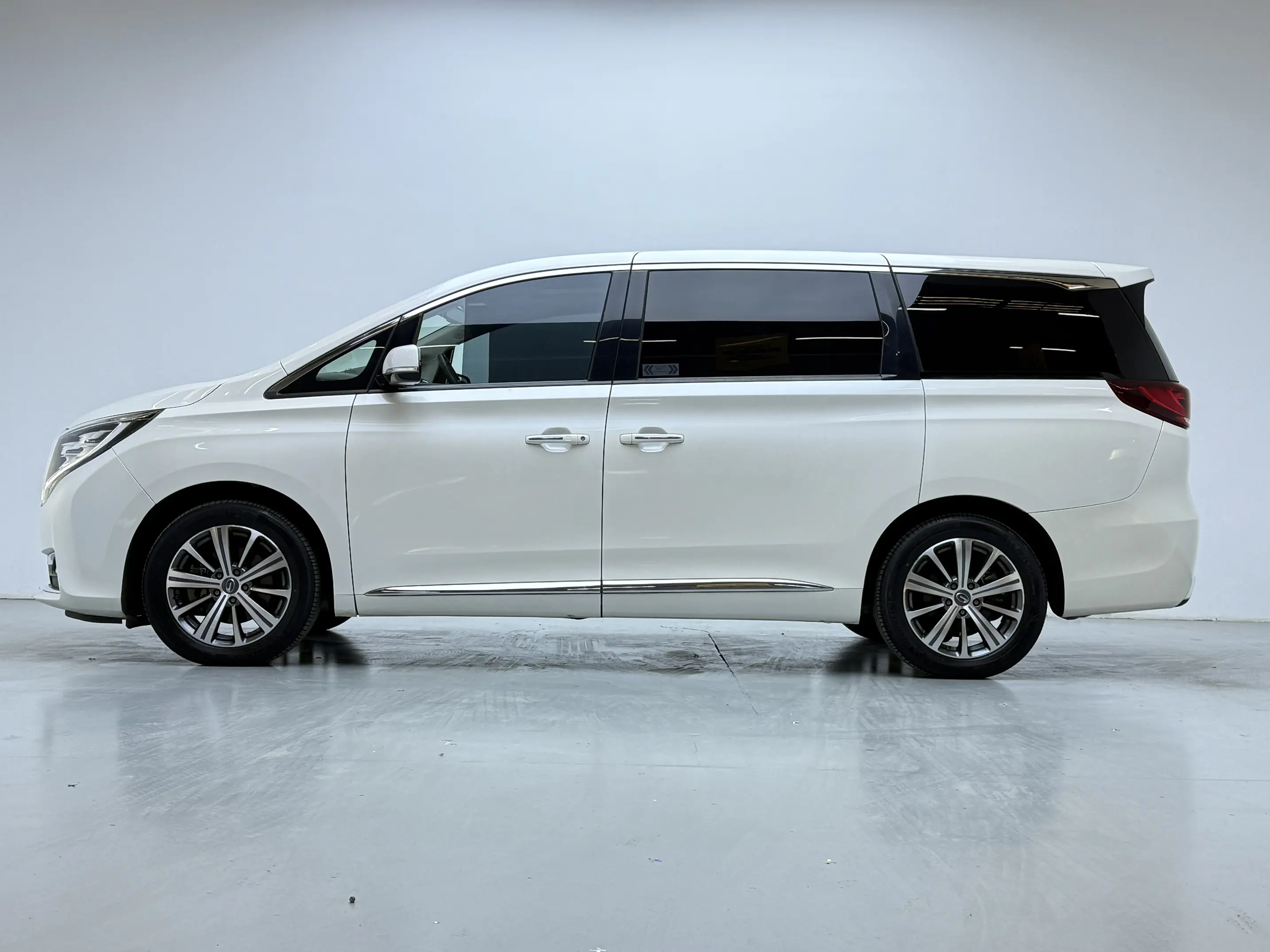 GAC Trumpchi M8  из Китая