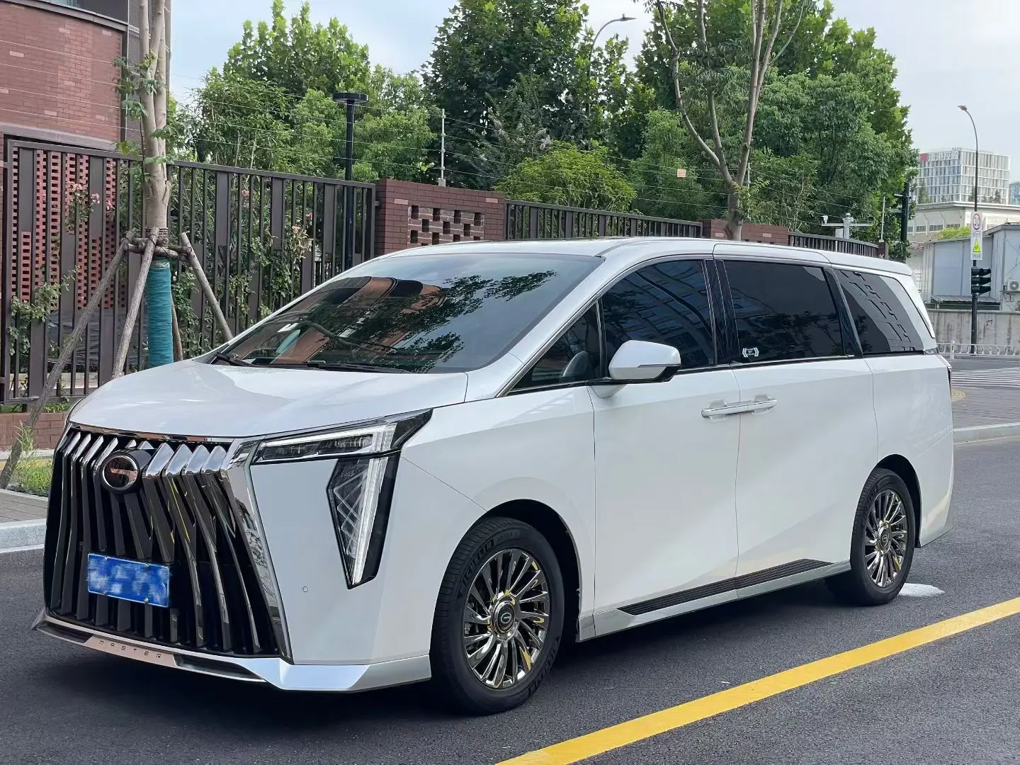 GAC Trumpchi M8  из Китая