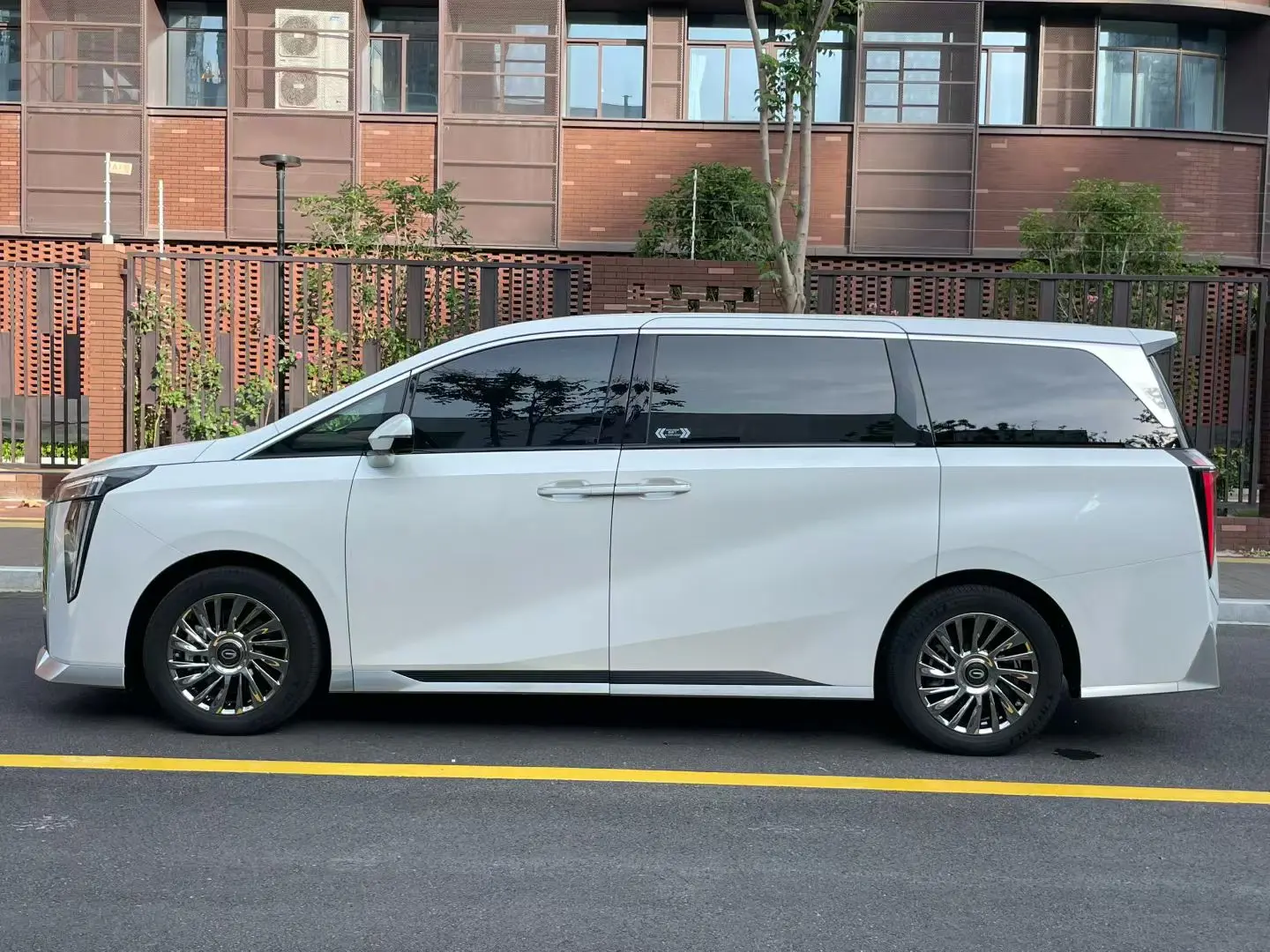 GAC Trumpchi M8  из Китая