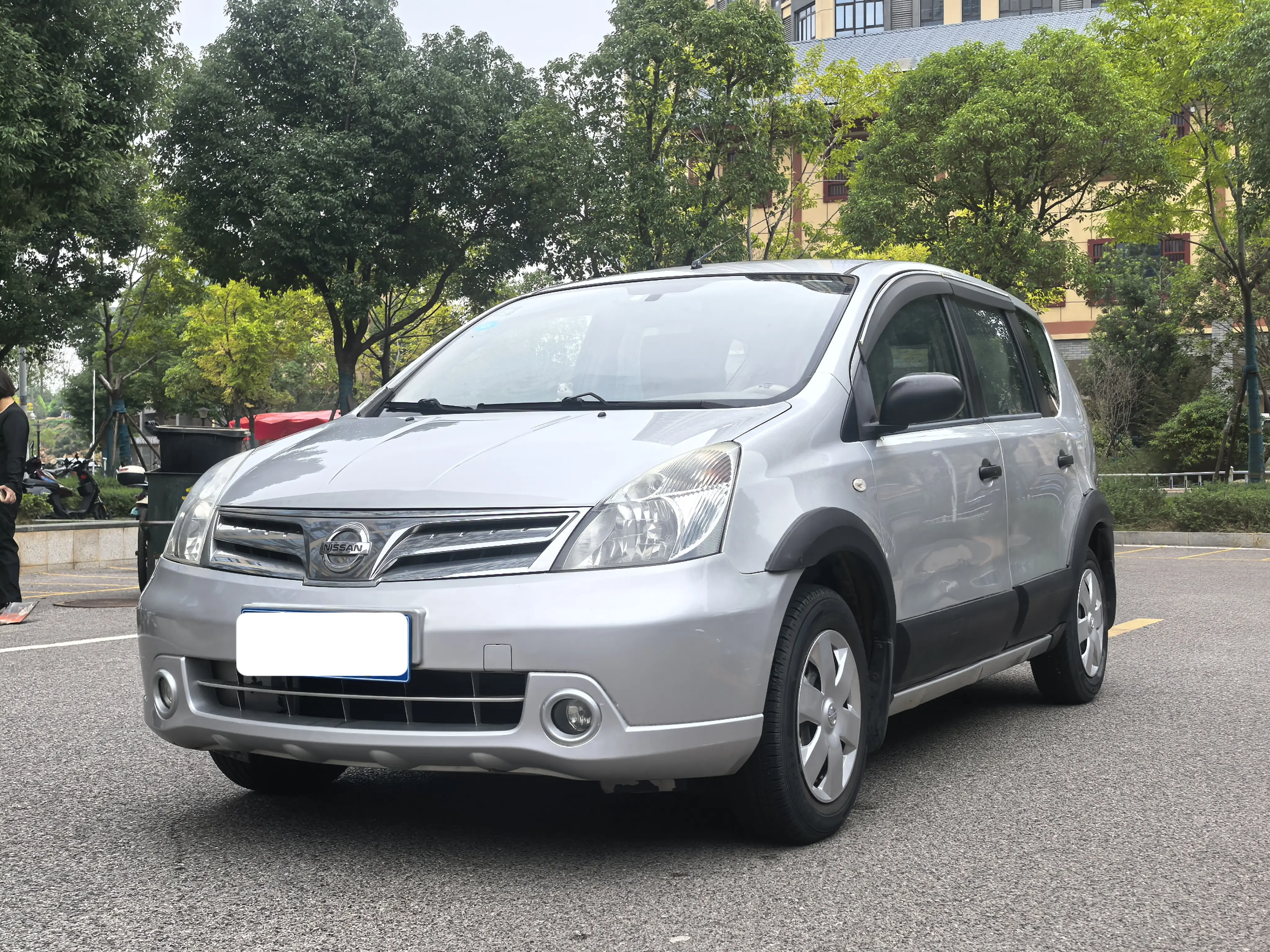 Nissan Li Wei  из Китая