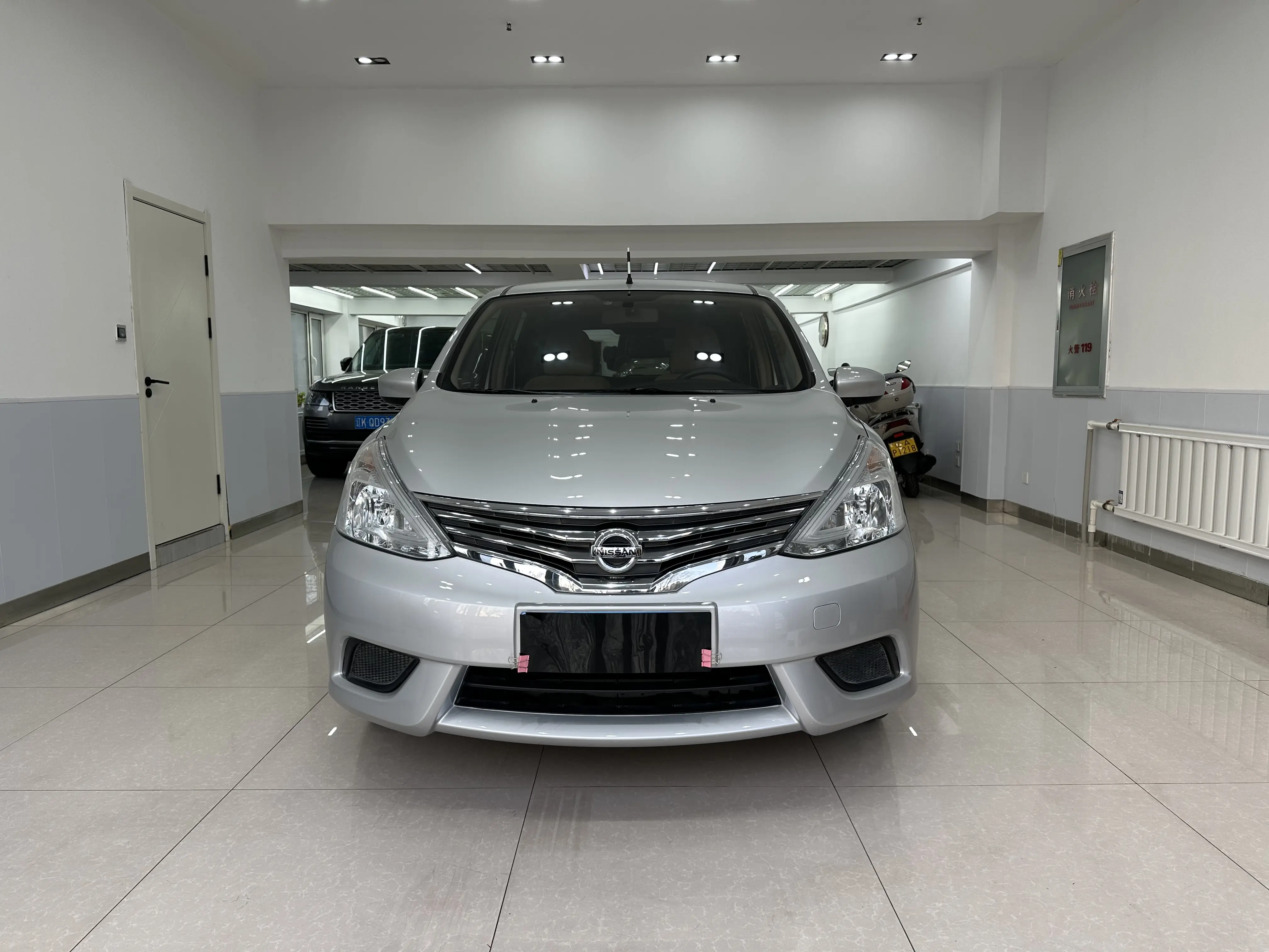 Nissan Li Wei  из Китая