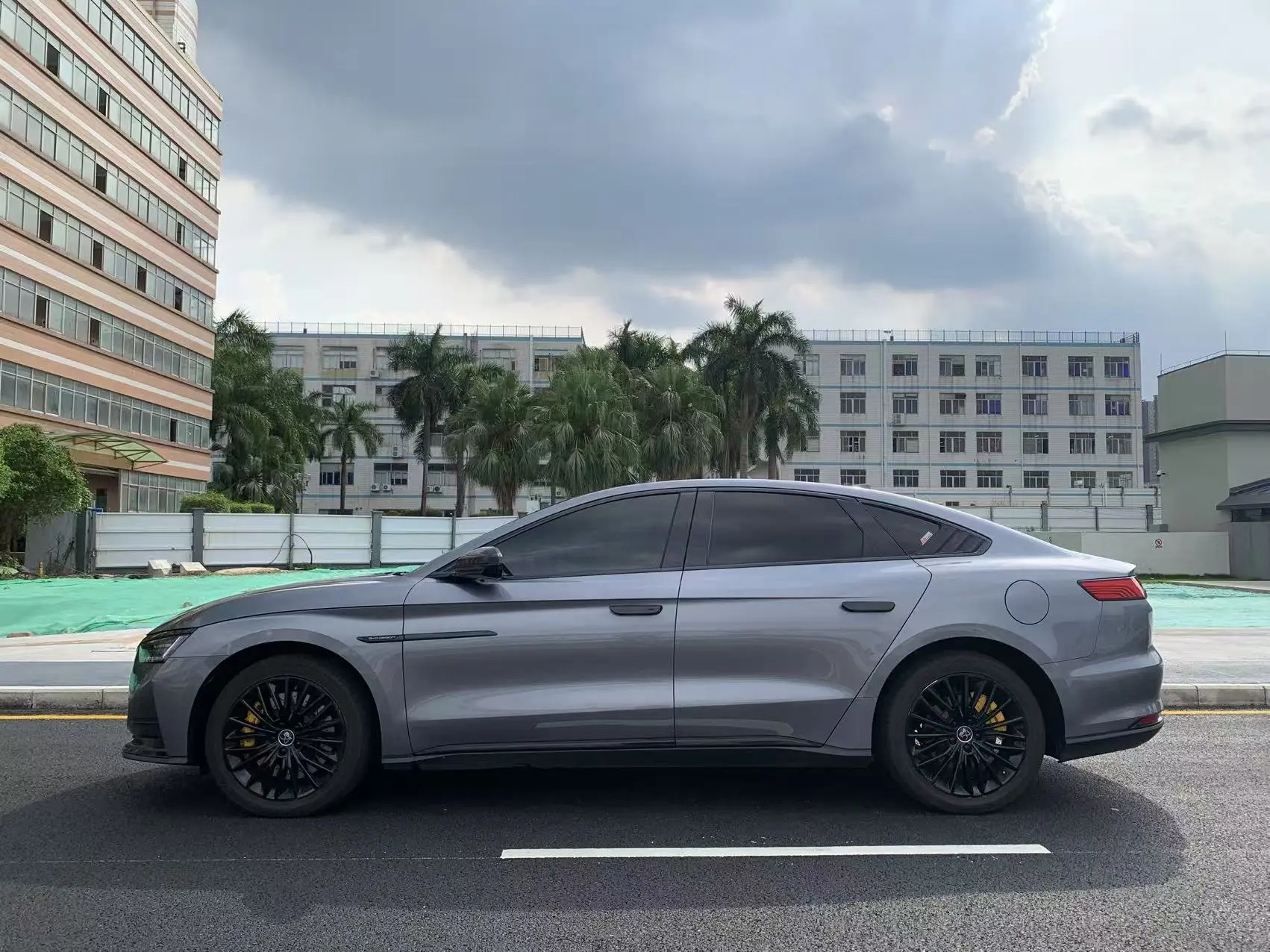 BYD HAN DM  из Китая