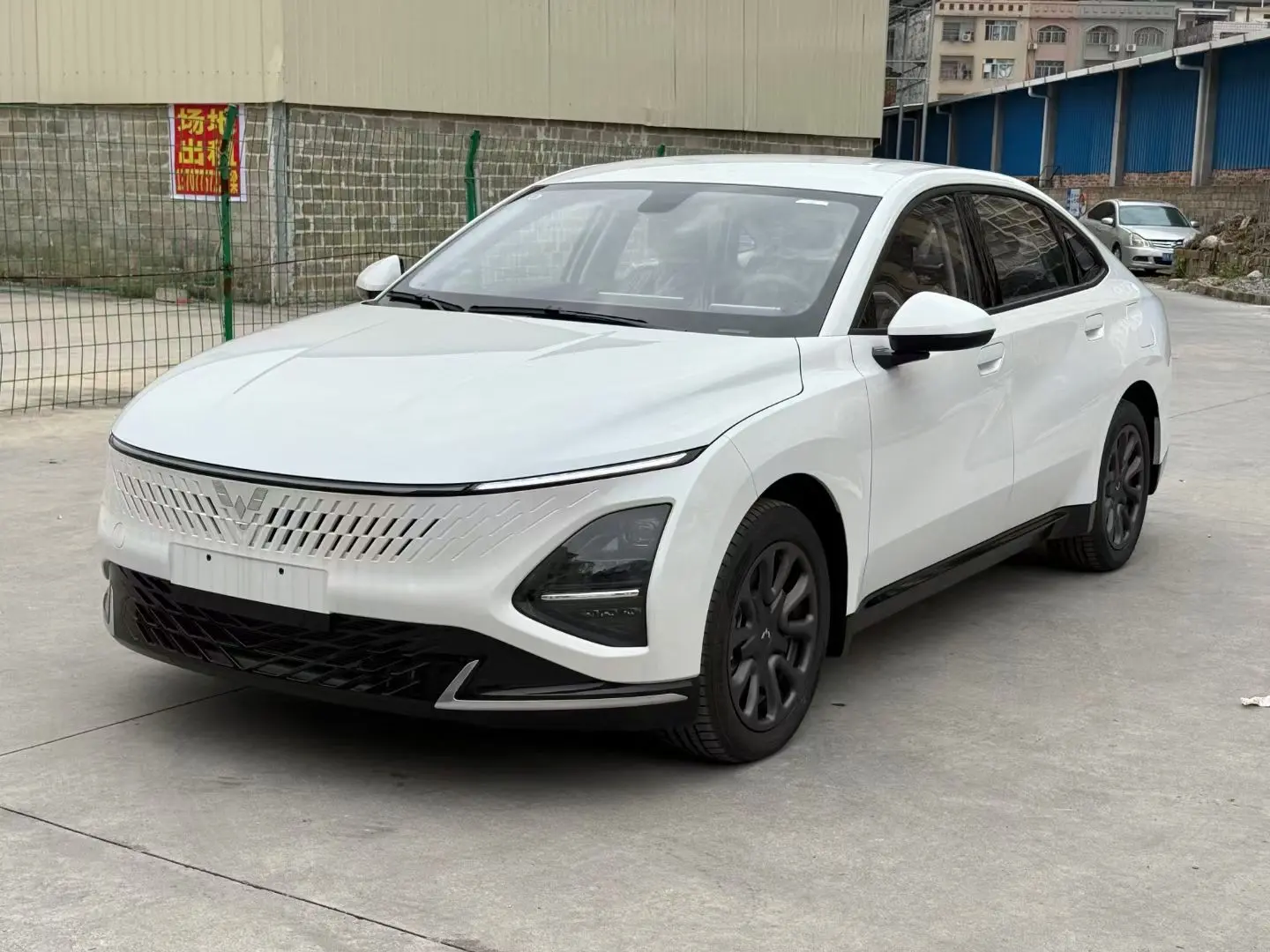 Wuling Starlight PHEV  из Китая
