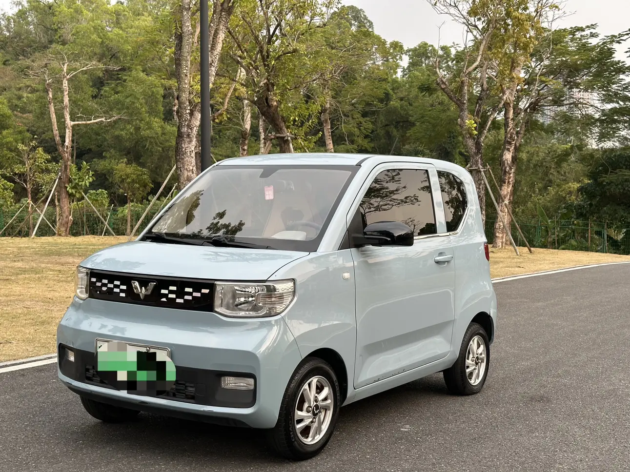 Wuling Hongguang MINIEV  из Китая