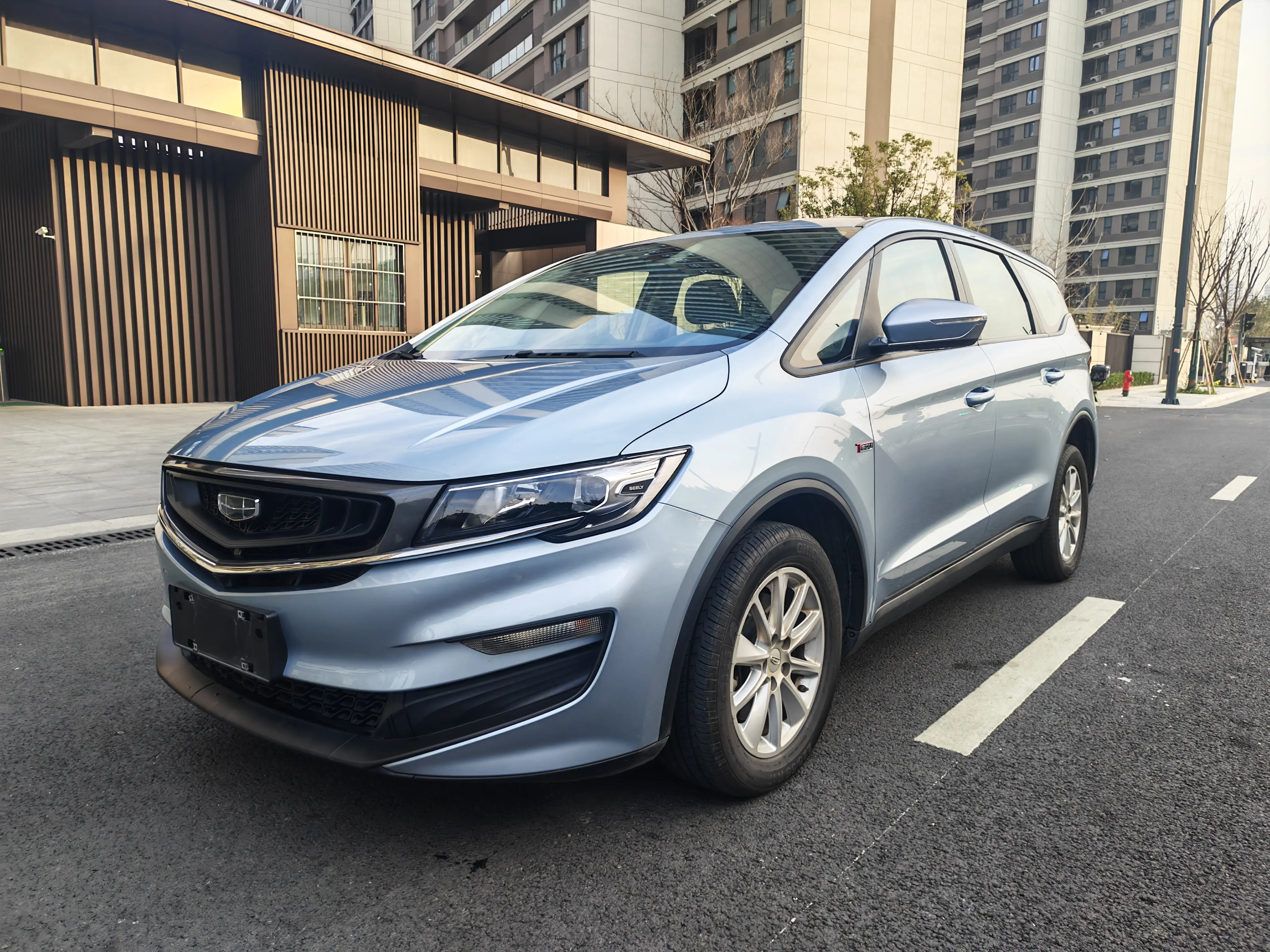 Geely Jiaji  из Китая