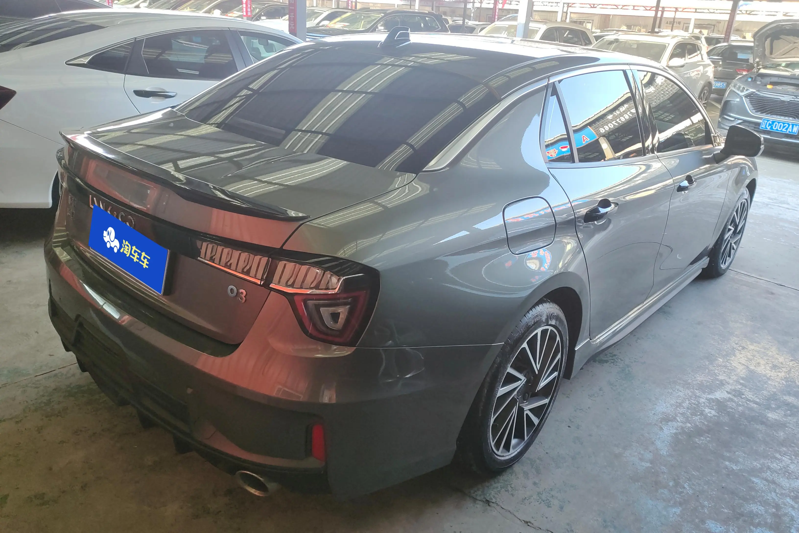 Lynk & Co 03