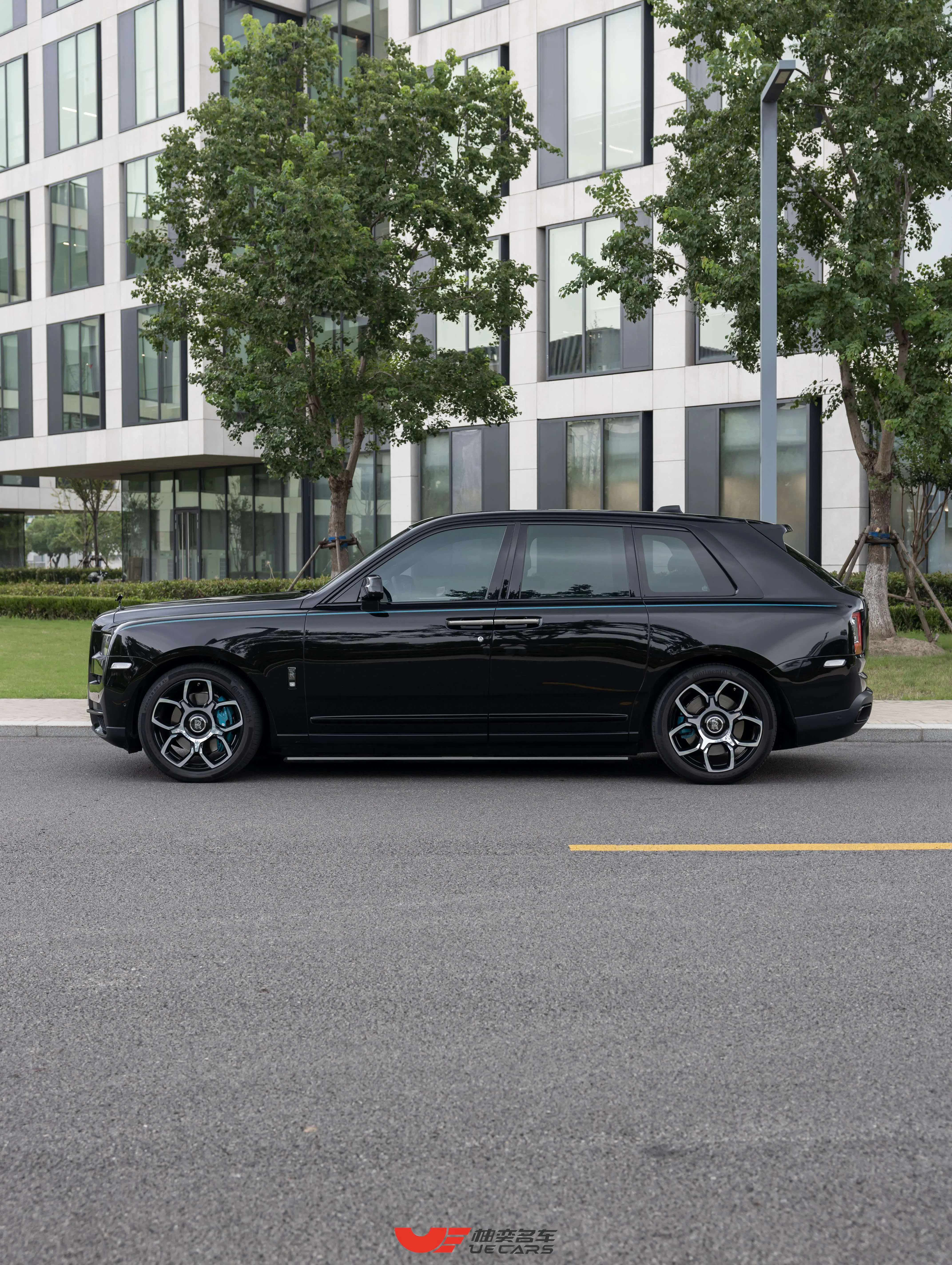 Rolls Royce Cullinan  из Китая