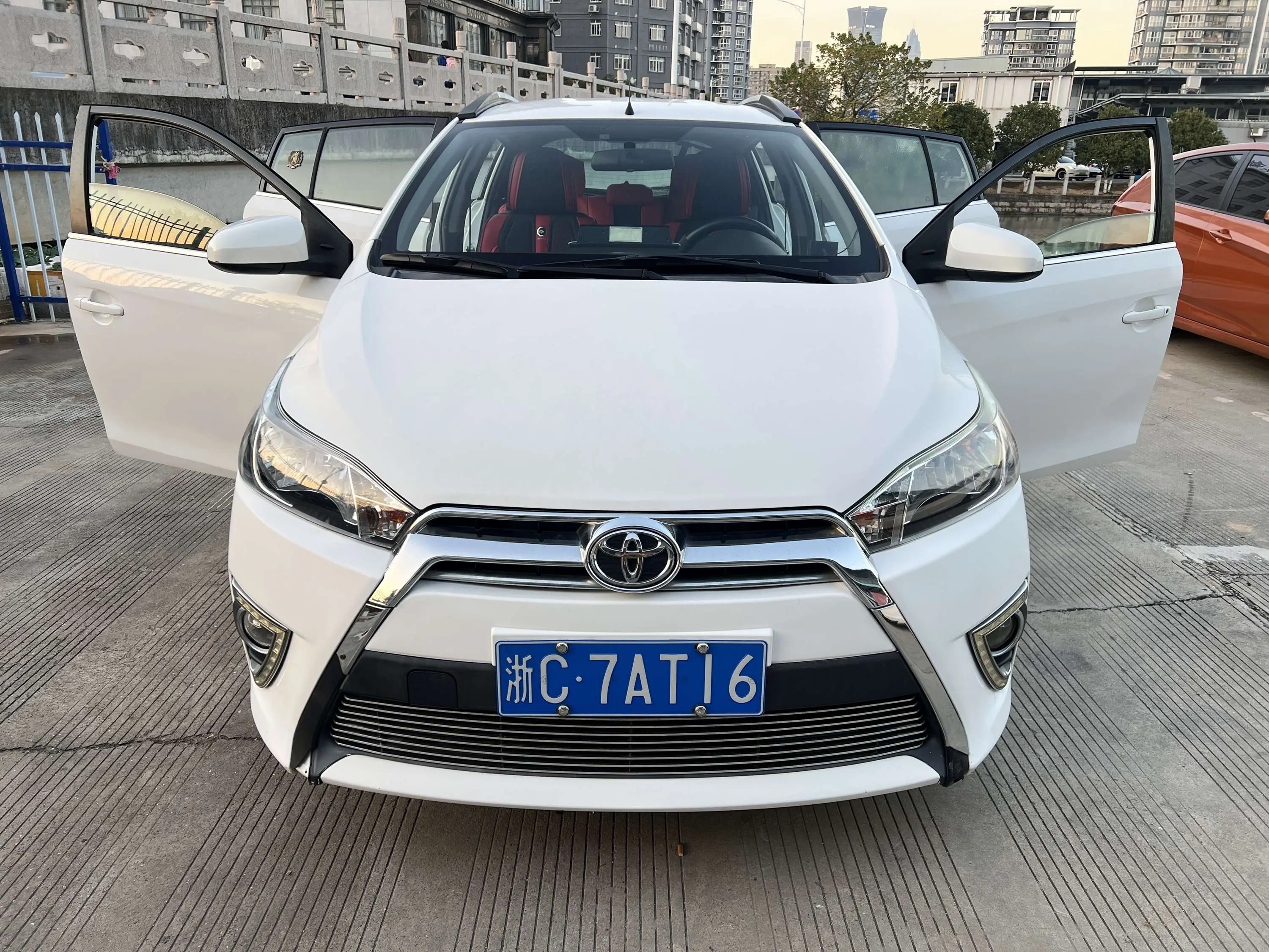 Toyota Yaris L  из Китая