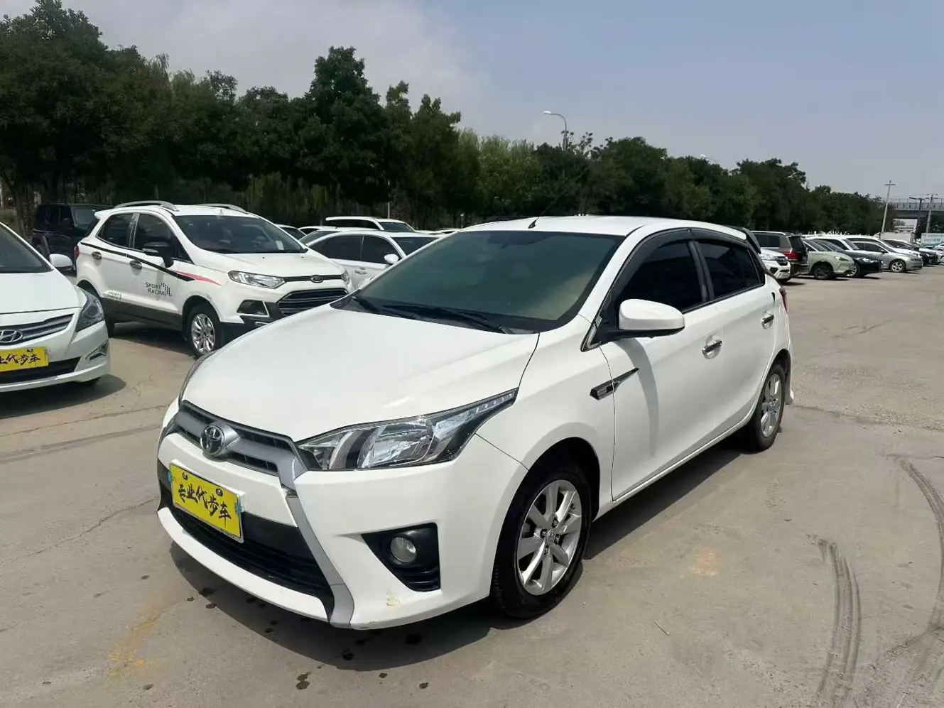 Toyota Yaris L  из Китая