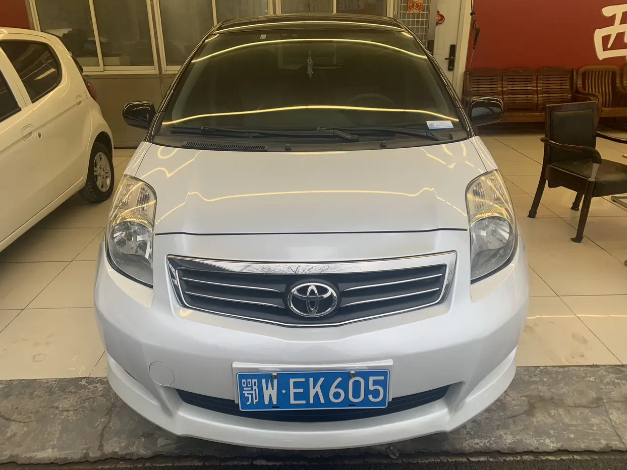 Toyota Yaris  из Китая