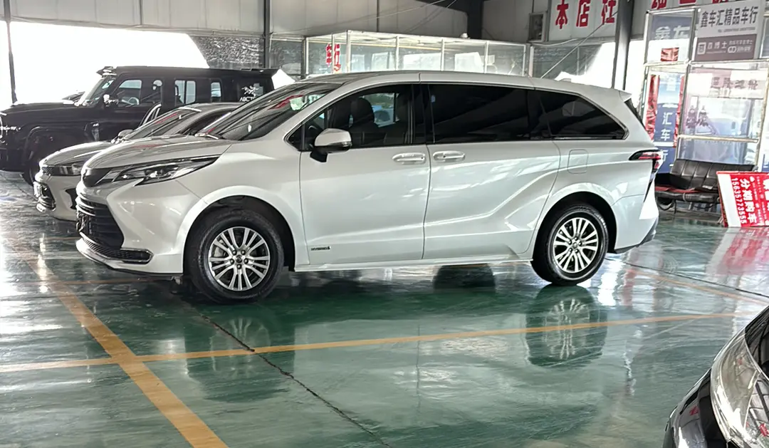 Toyota Sienna  из Китая