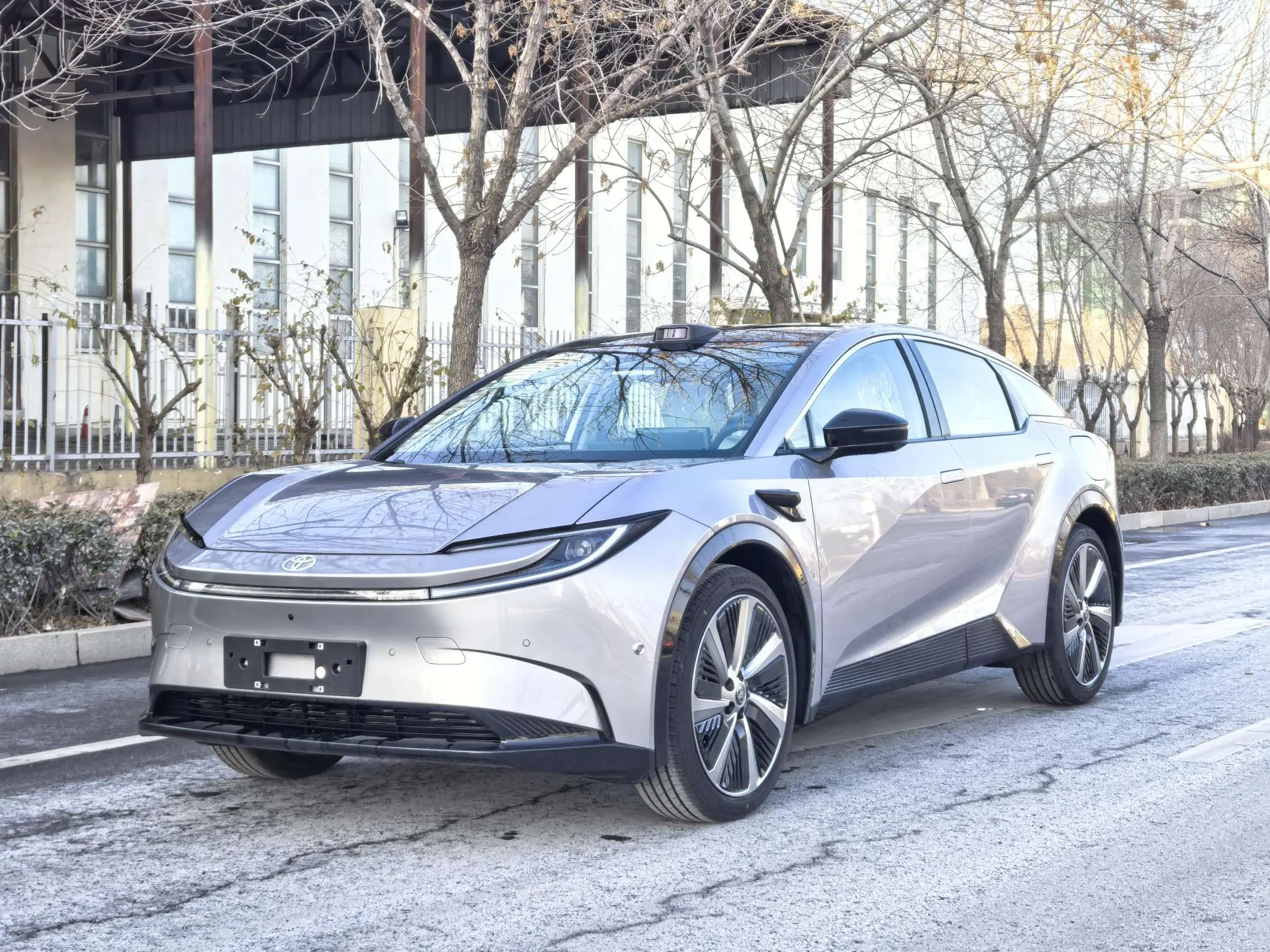 Toyota bZ5  из Китая