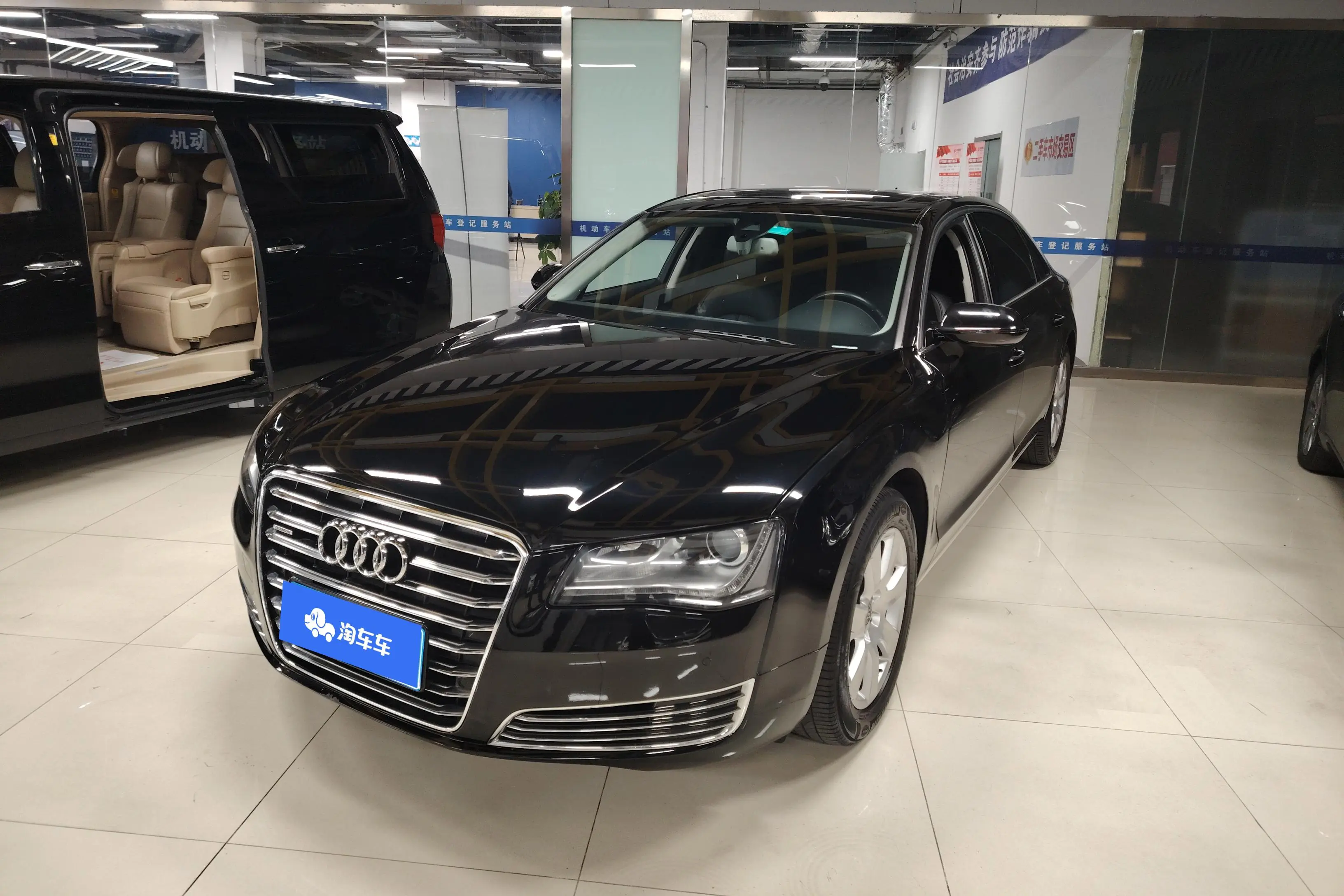 Audi A8  из Китая