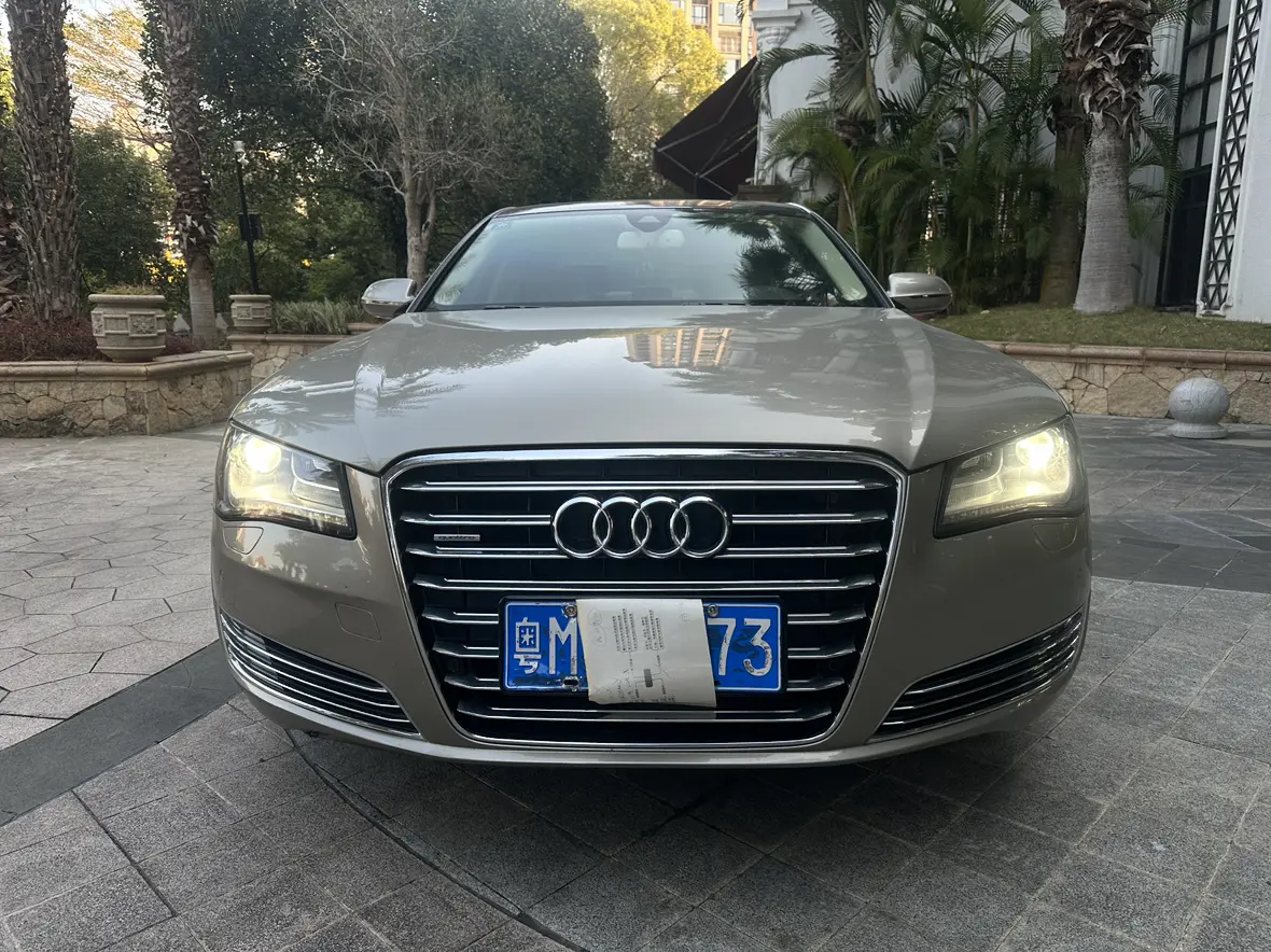 Audi A8  из Китая