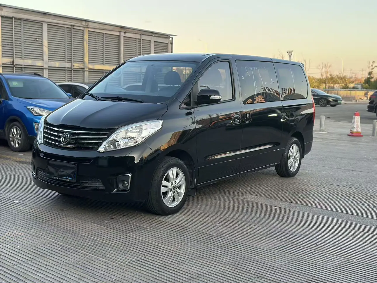 Forthing Fengxing F600  из Китая