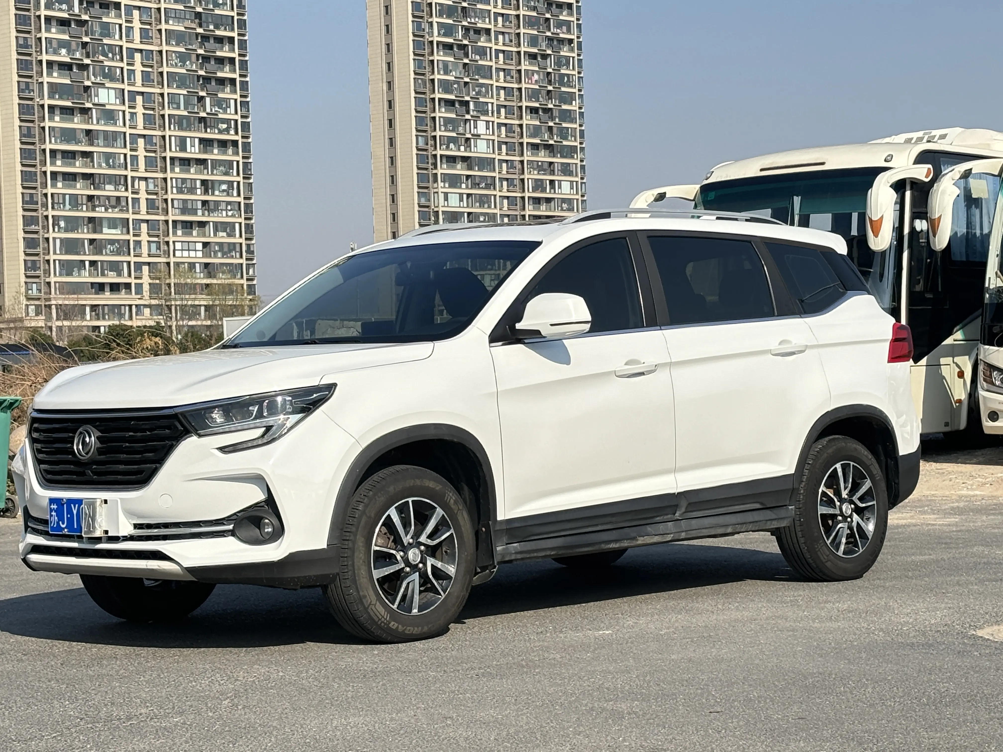 Forthing Fengxing T5  из Китая