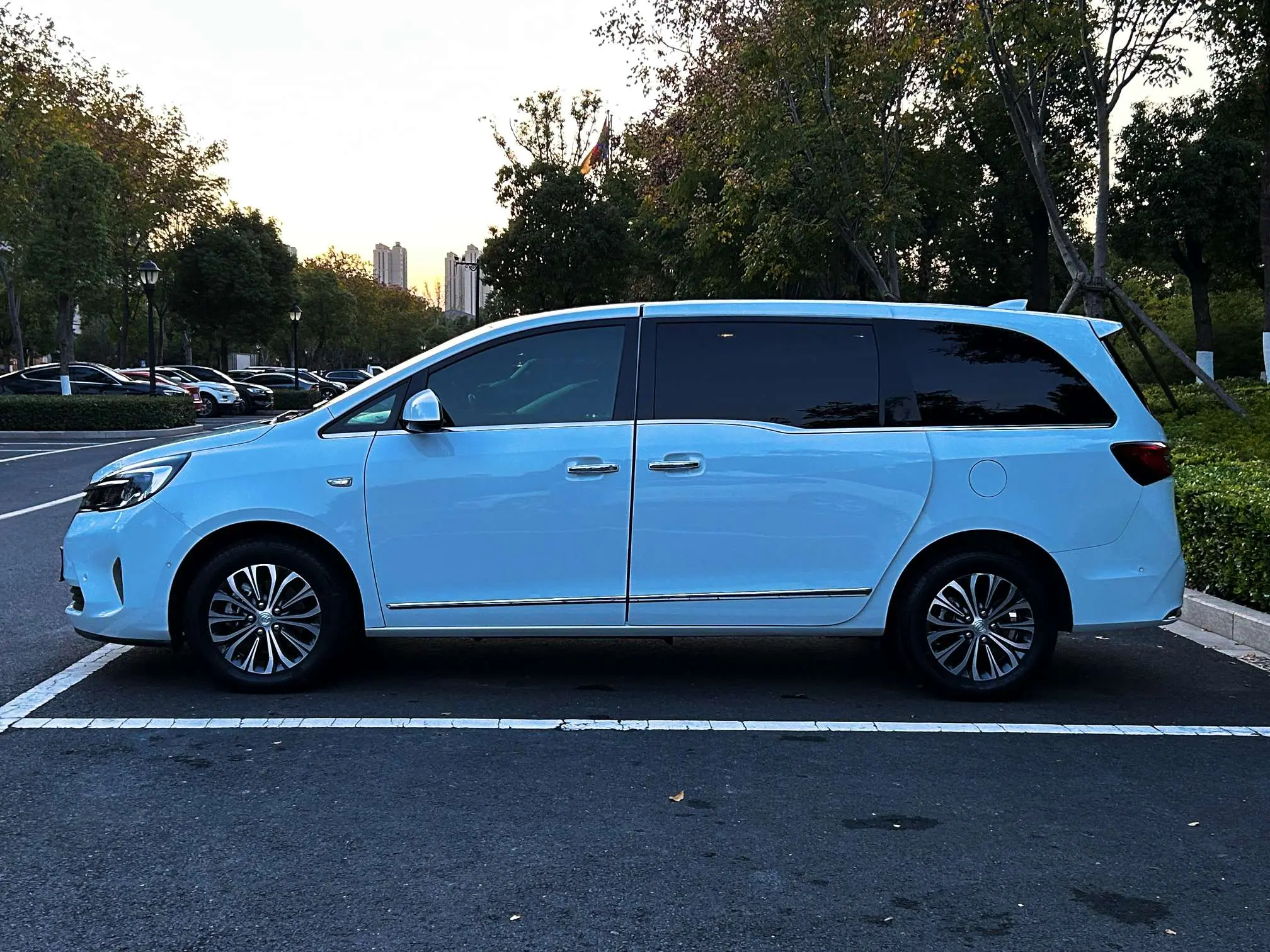 Buick GL8  из Китая