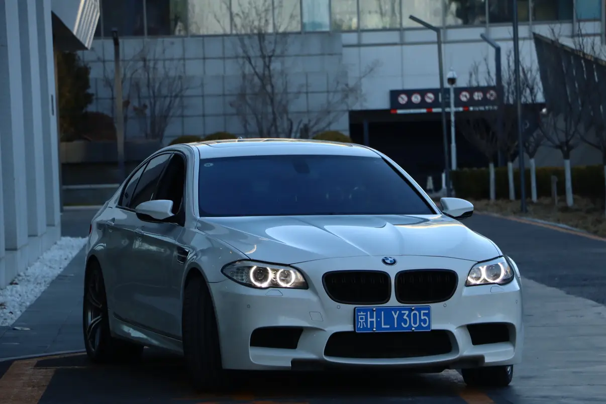BMW M5  из Китая