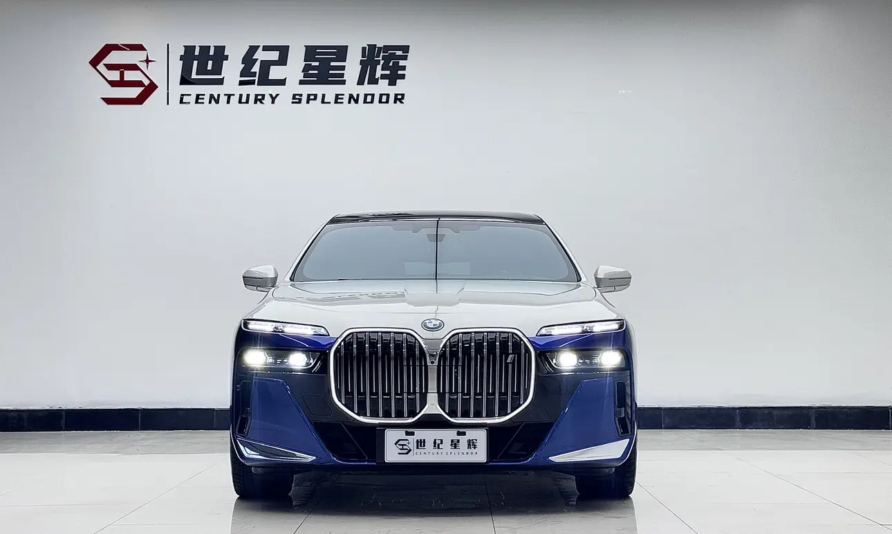 BMW i7  из Китая