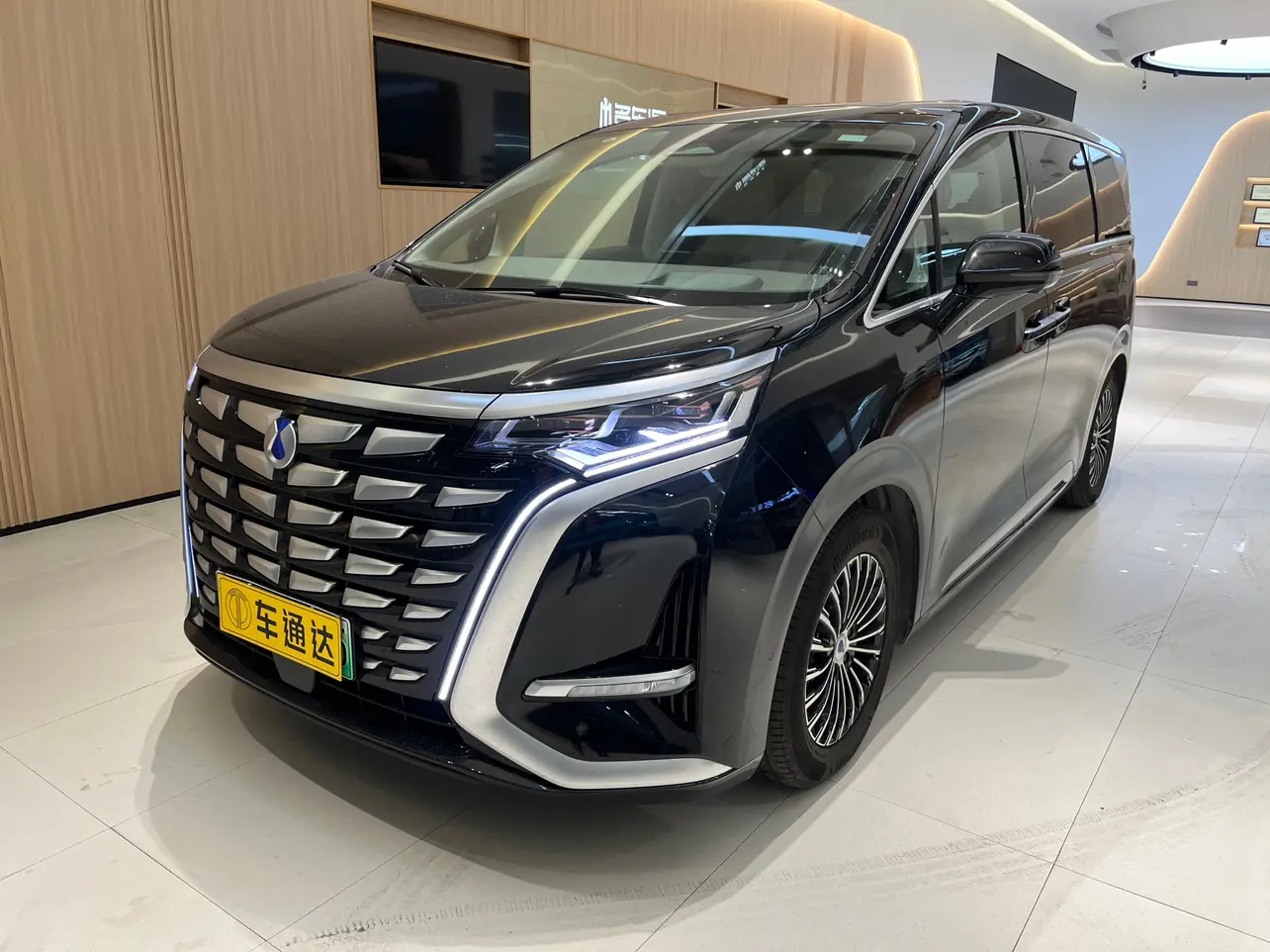 Denza D9 DM  из Китая