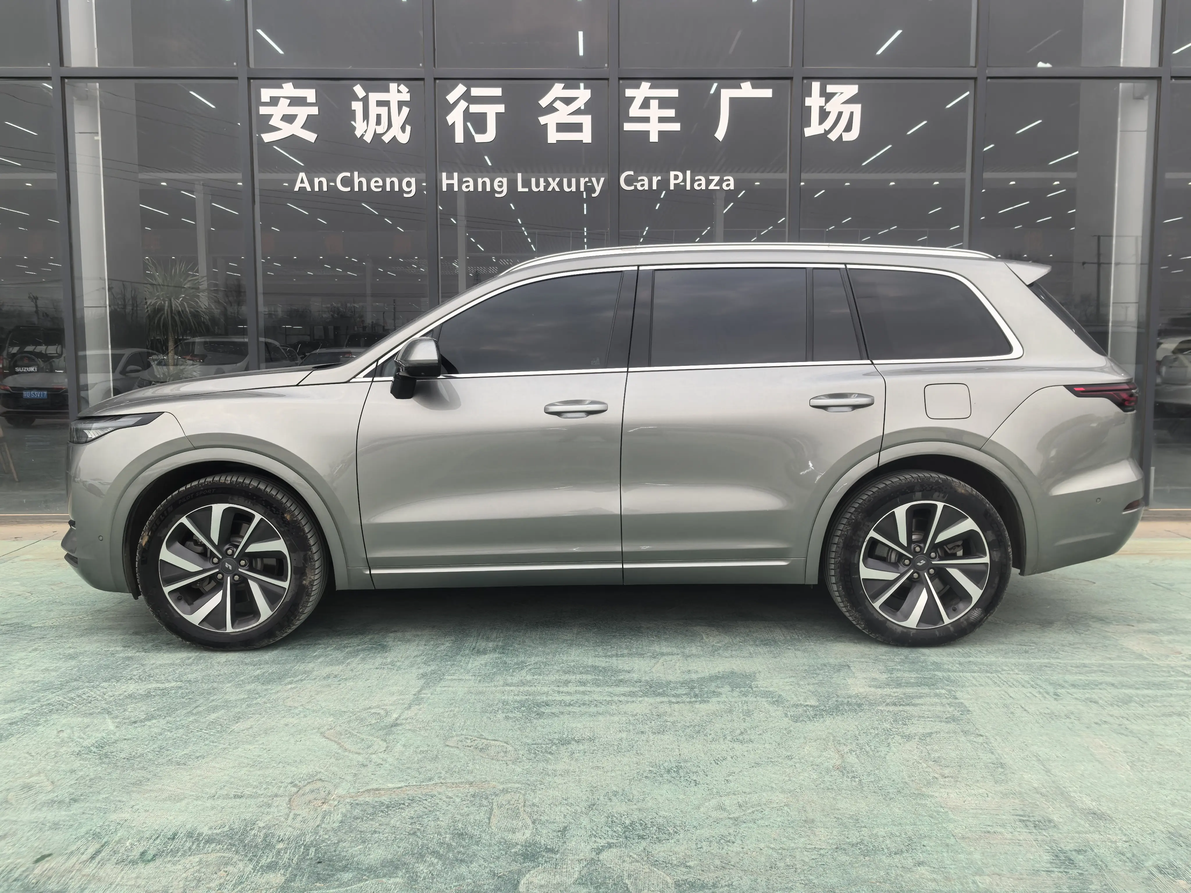 Li ONE (Ideal ONE)  из Китая