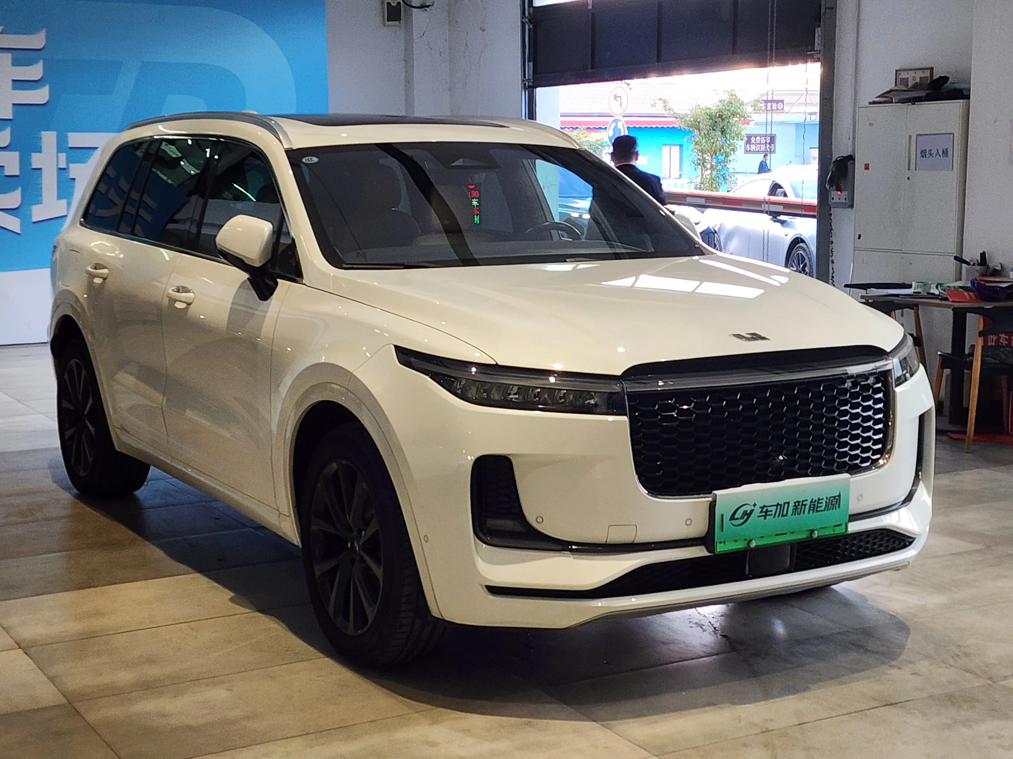 Li ONE (Ideal ONE)  из Китая