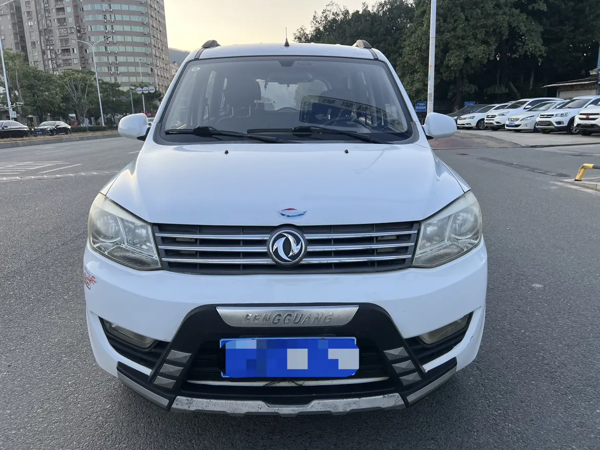 Dongfeng Fengon 330  из Китая