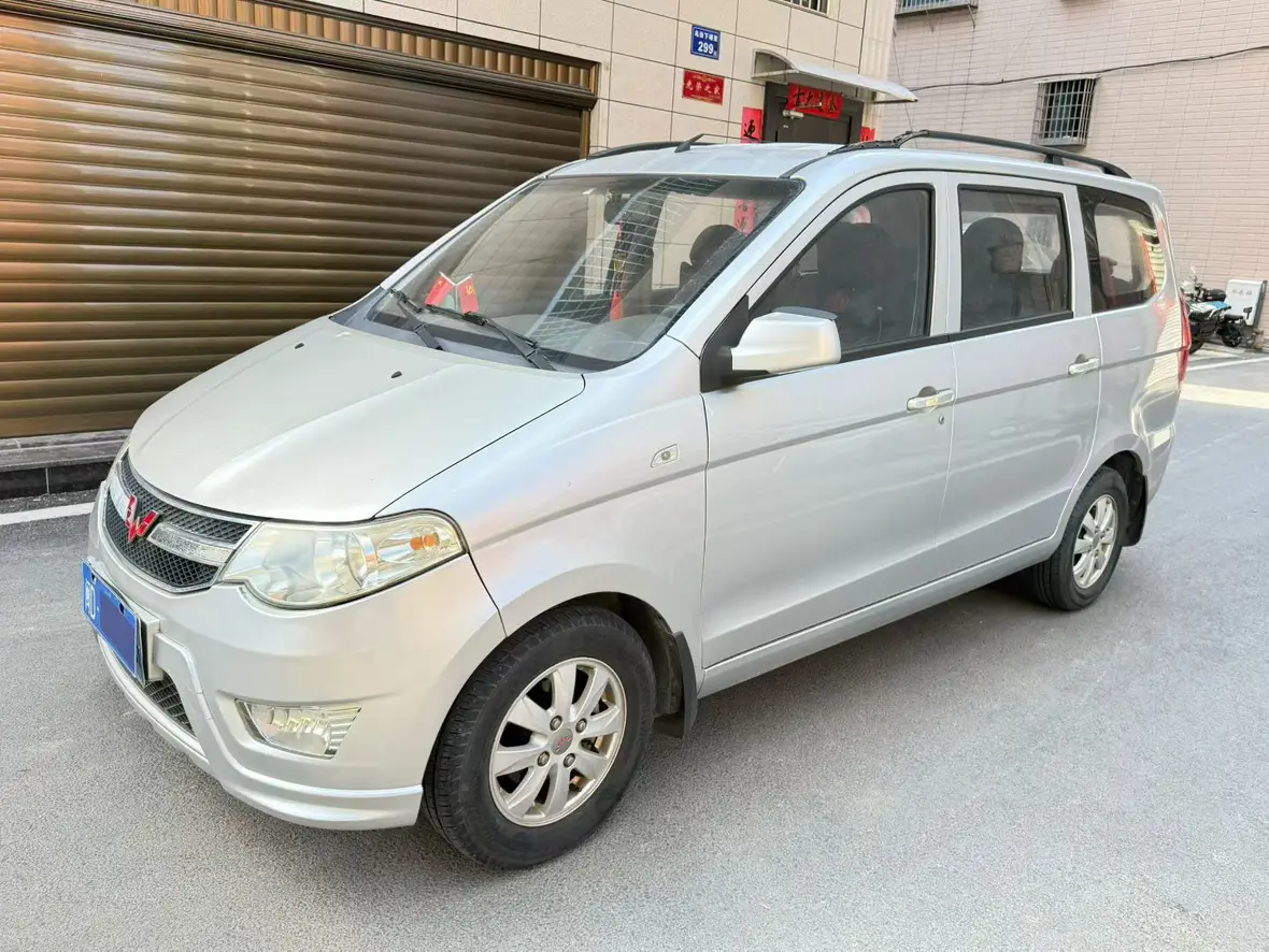 Wuling Hongguang  из Китая