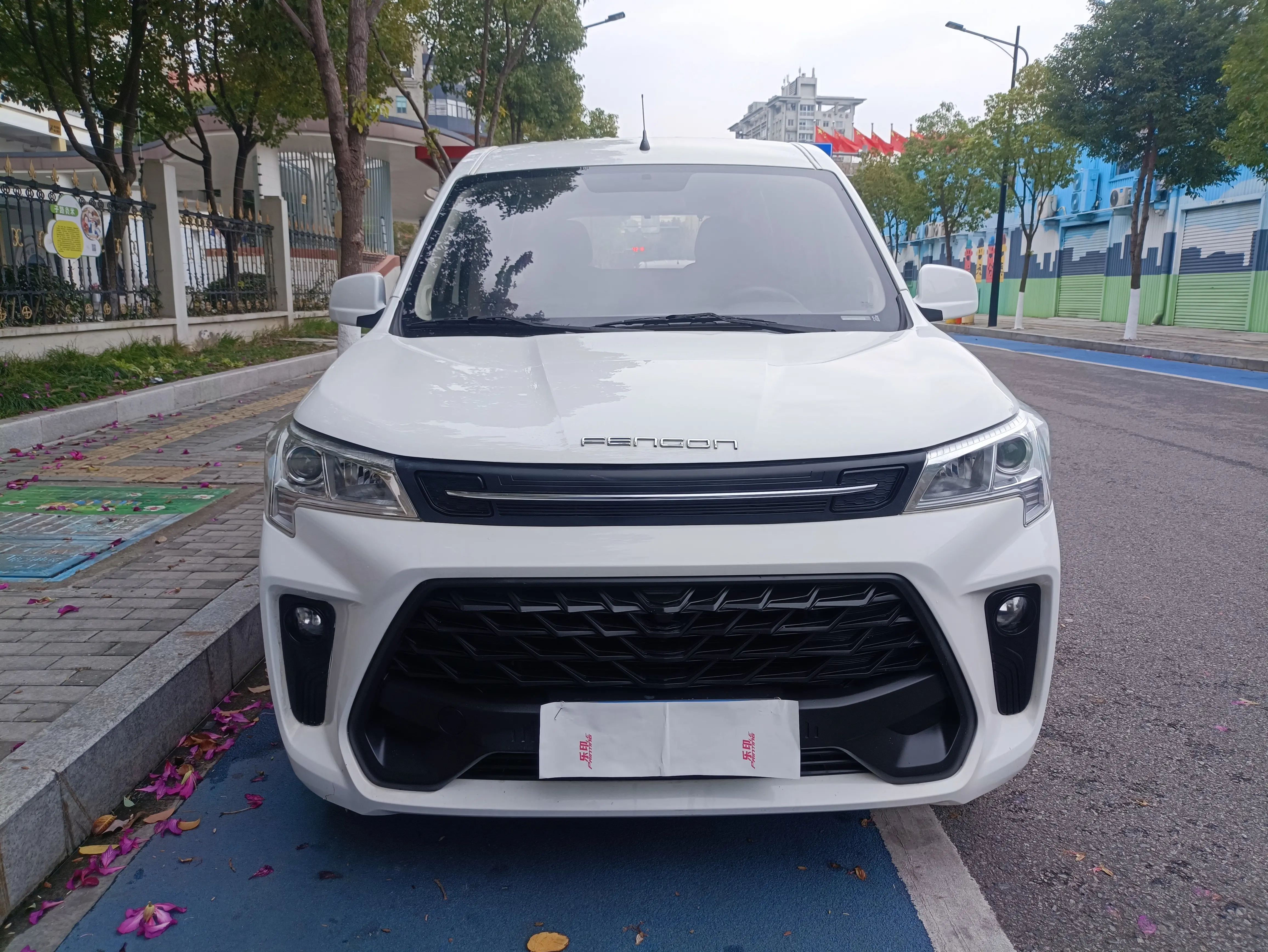 Dongfeng Fengon 380  из Китая