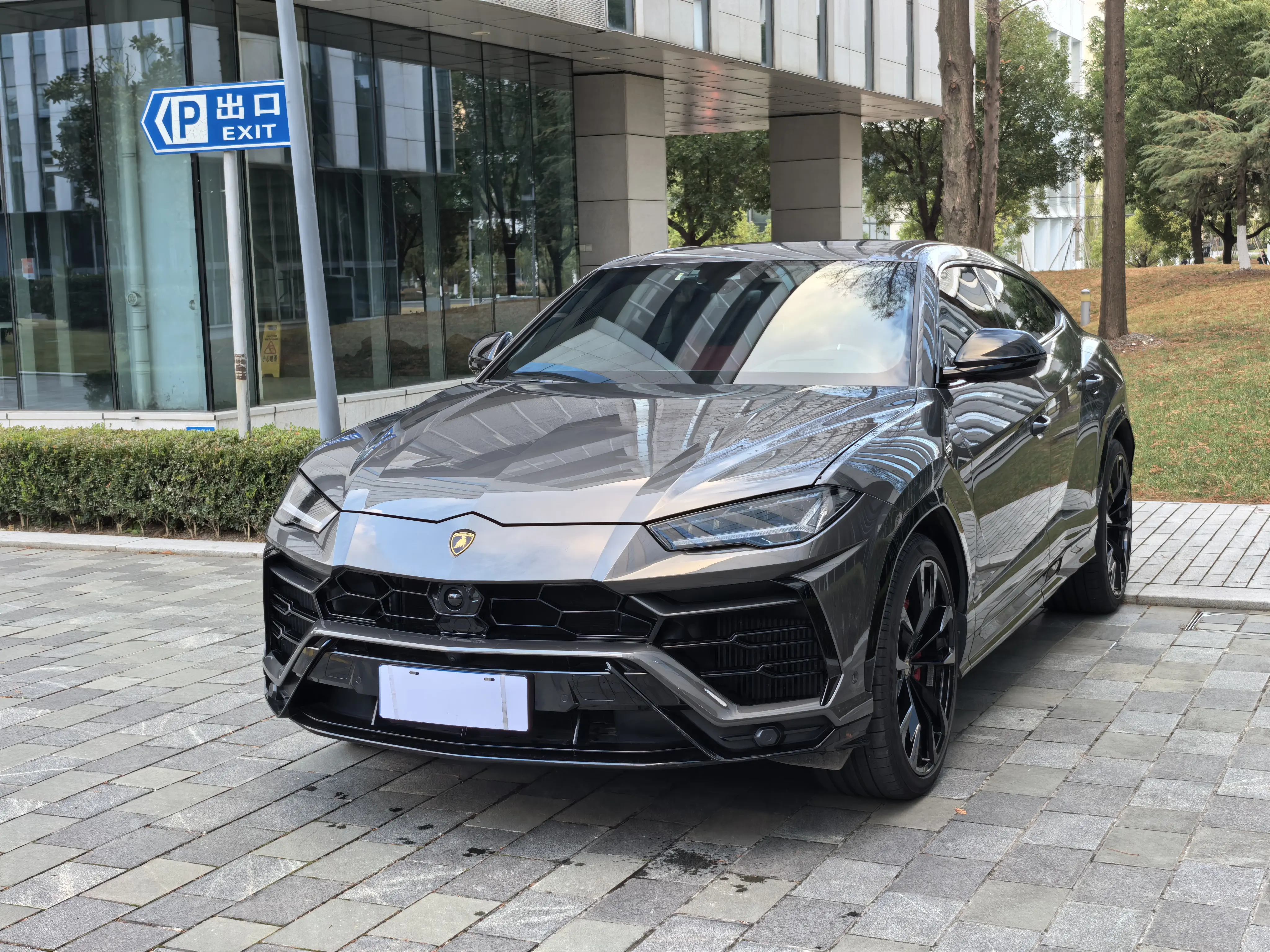 Lamborghini Urus  из Китая