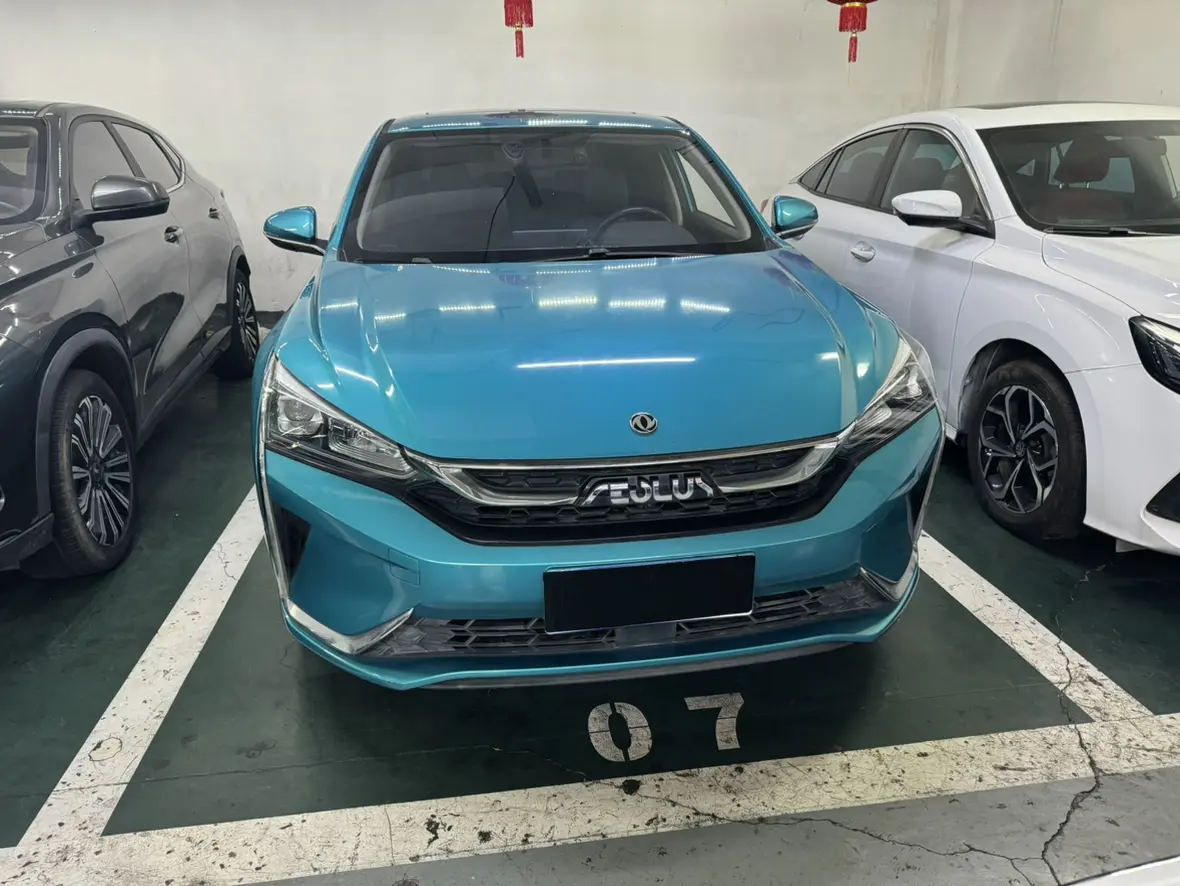 Dongfeng Yixuan  из Китая