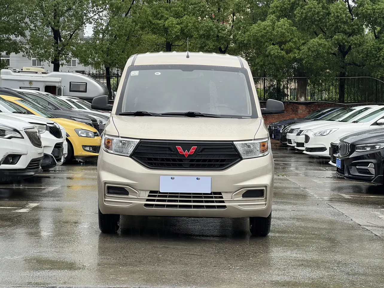 Wuling Hongguang V  из Китая