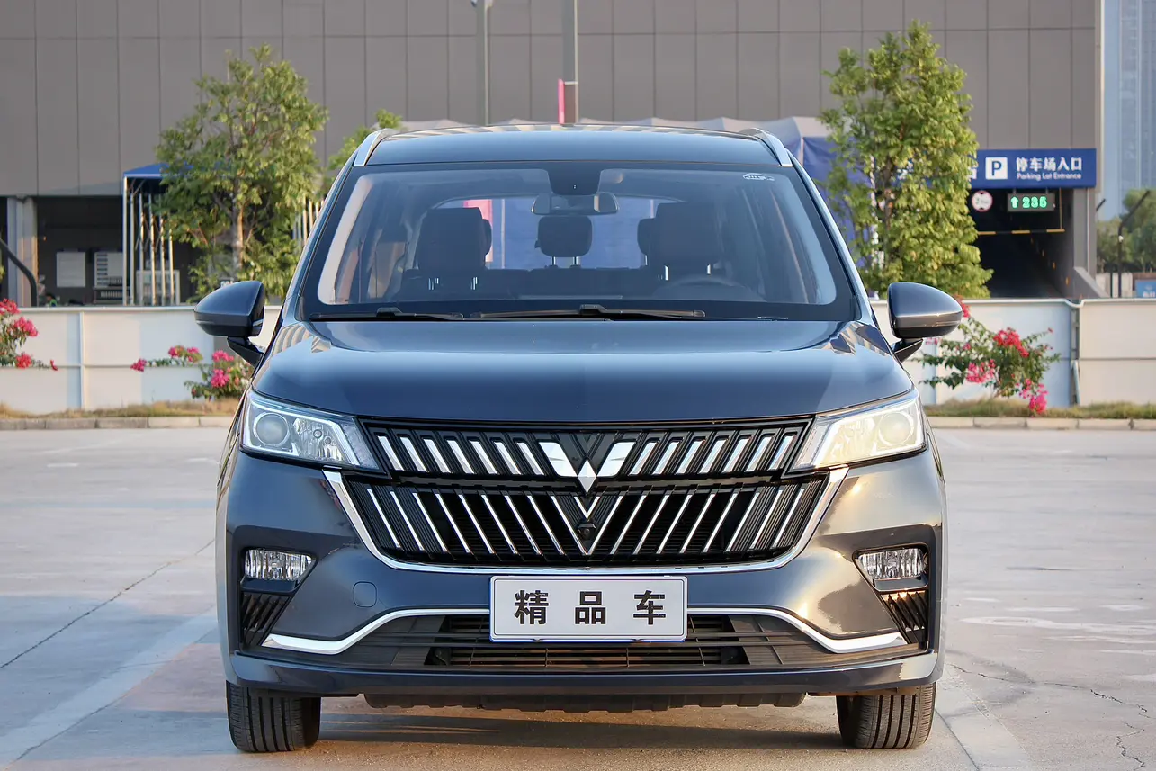 Wuling Jiachen  из Китая