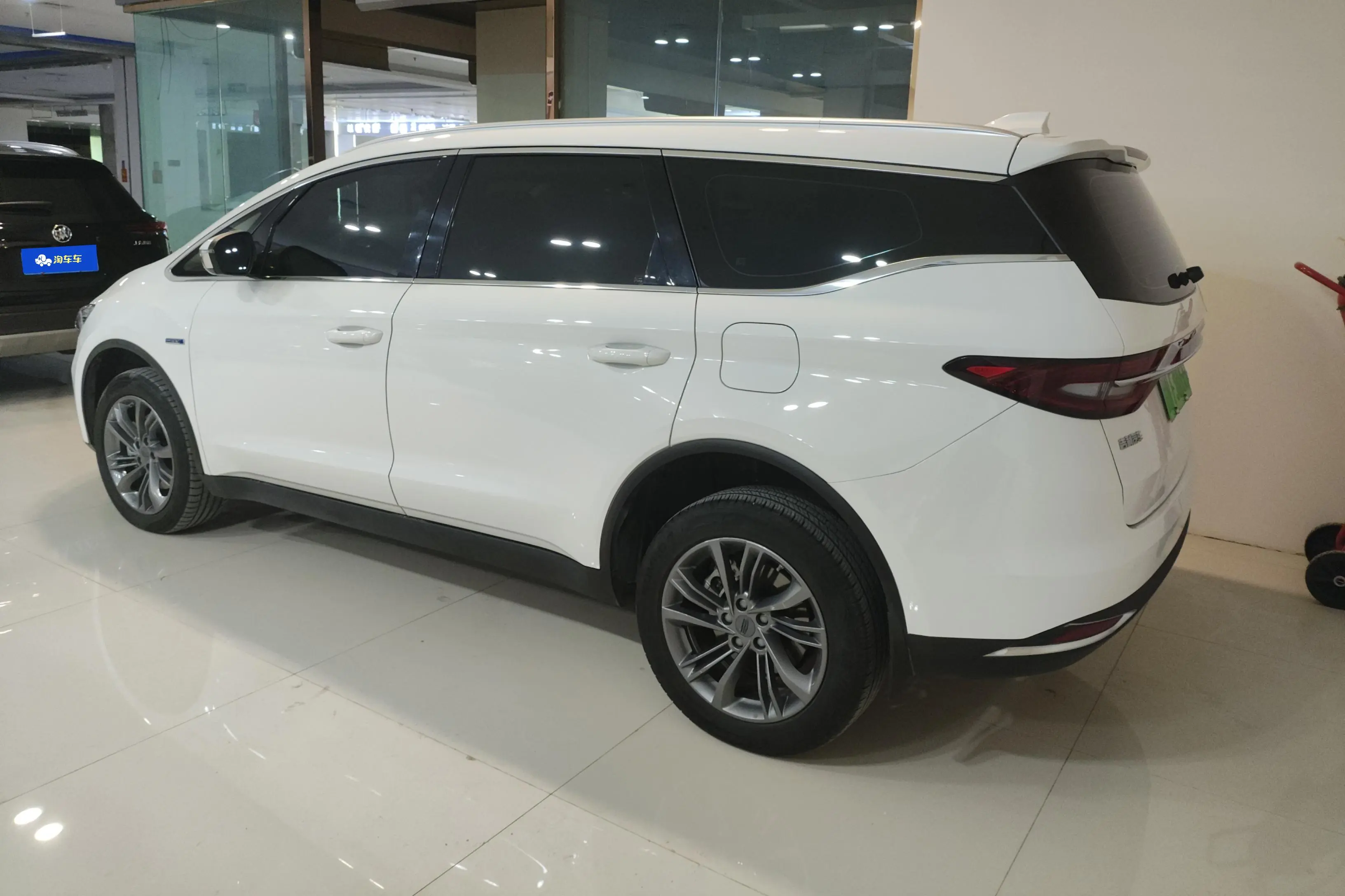Geely Jiaji PHEV  из Китая