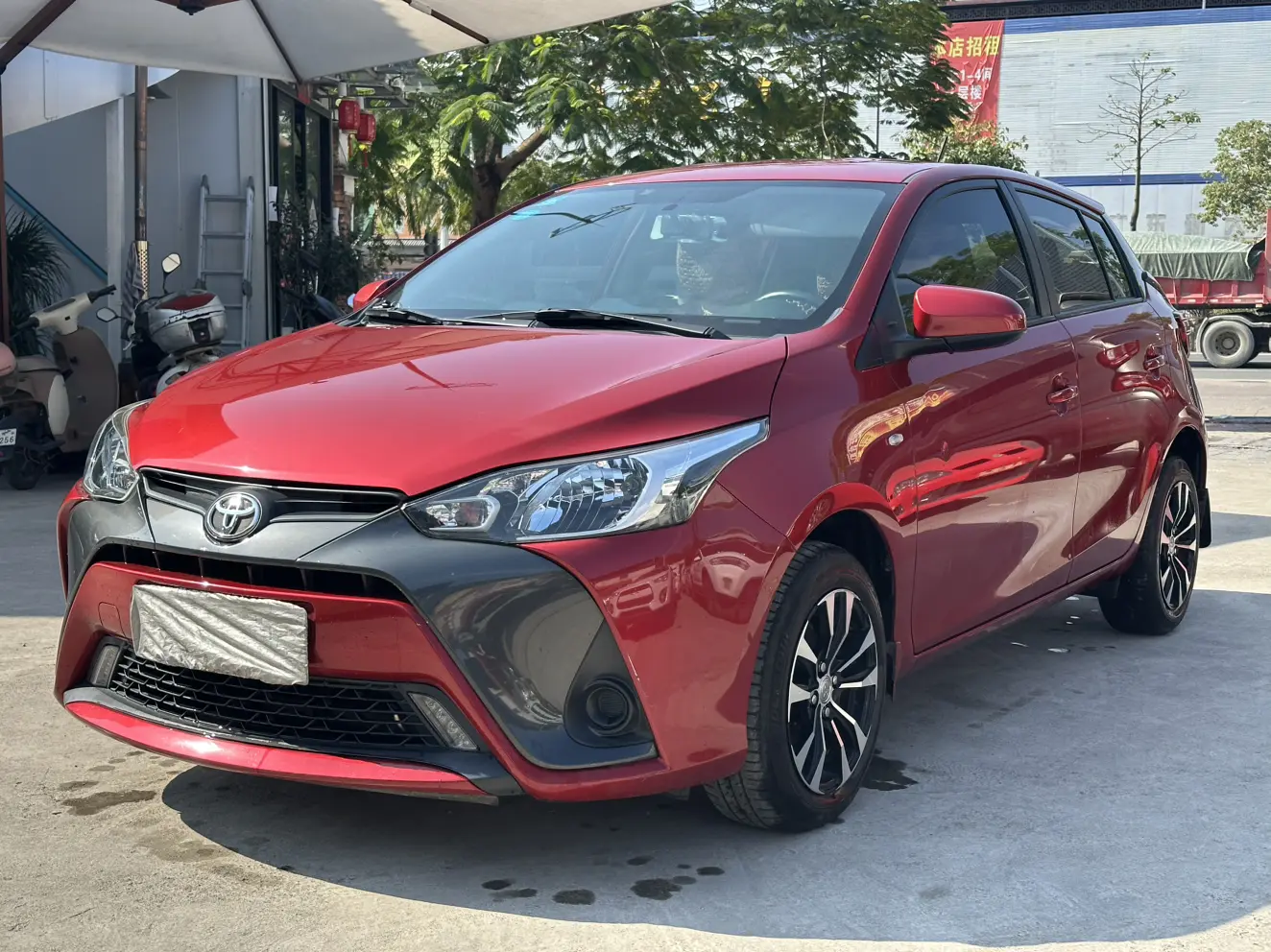 Toyota Yaris L  из Китая