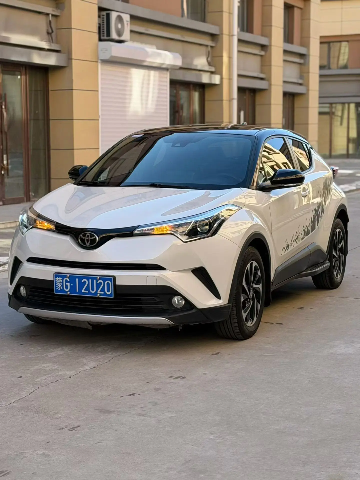 Toyota C-HR Hybrid (Yize IZOA)  из Китая
