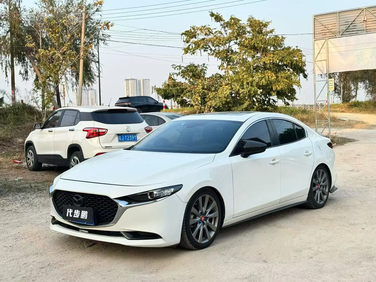 Mazda Axela (Mazda3)  из Китая