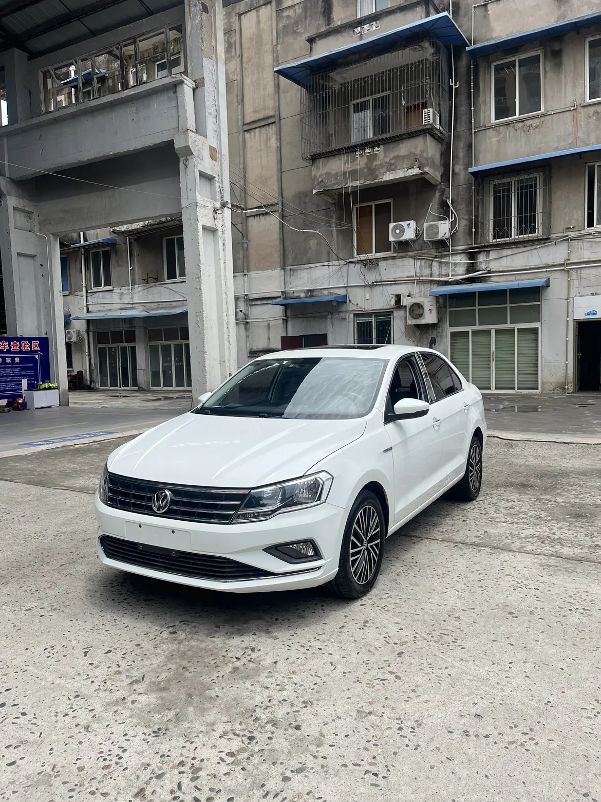Volkswagen Jetta  из Китая