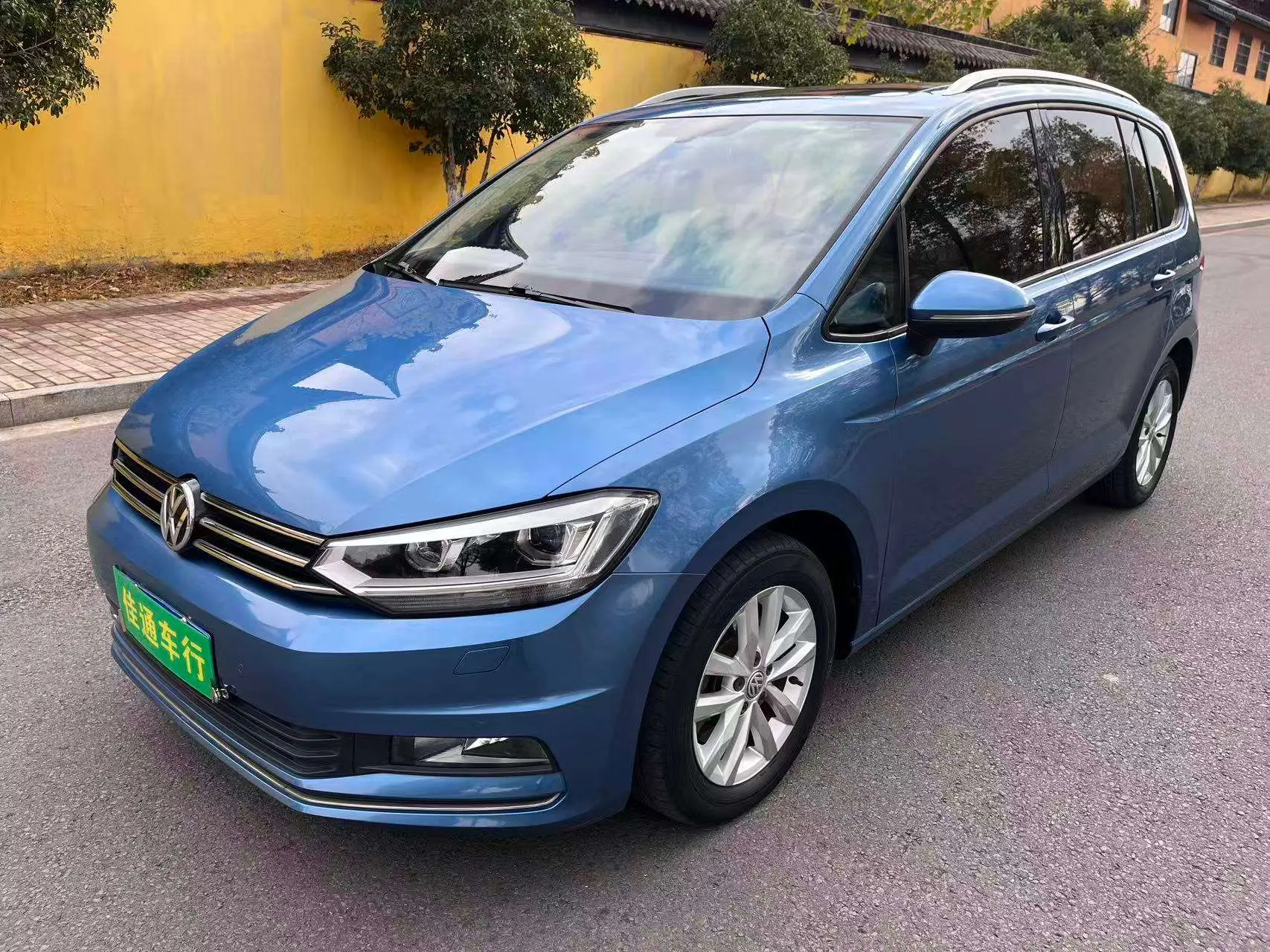 Volkswagen Touran L  из Китая