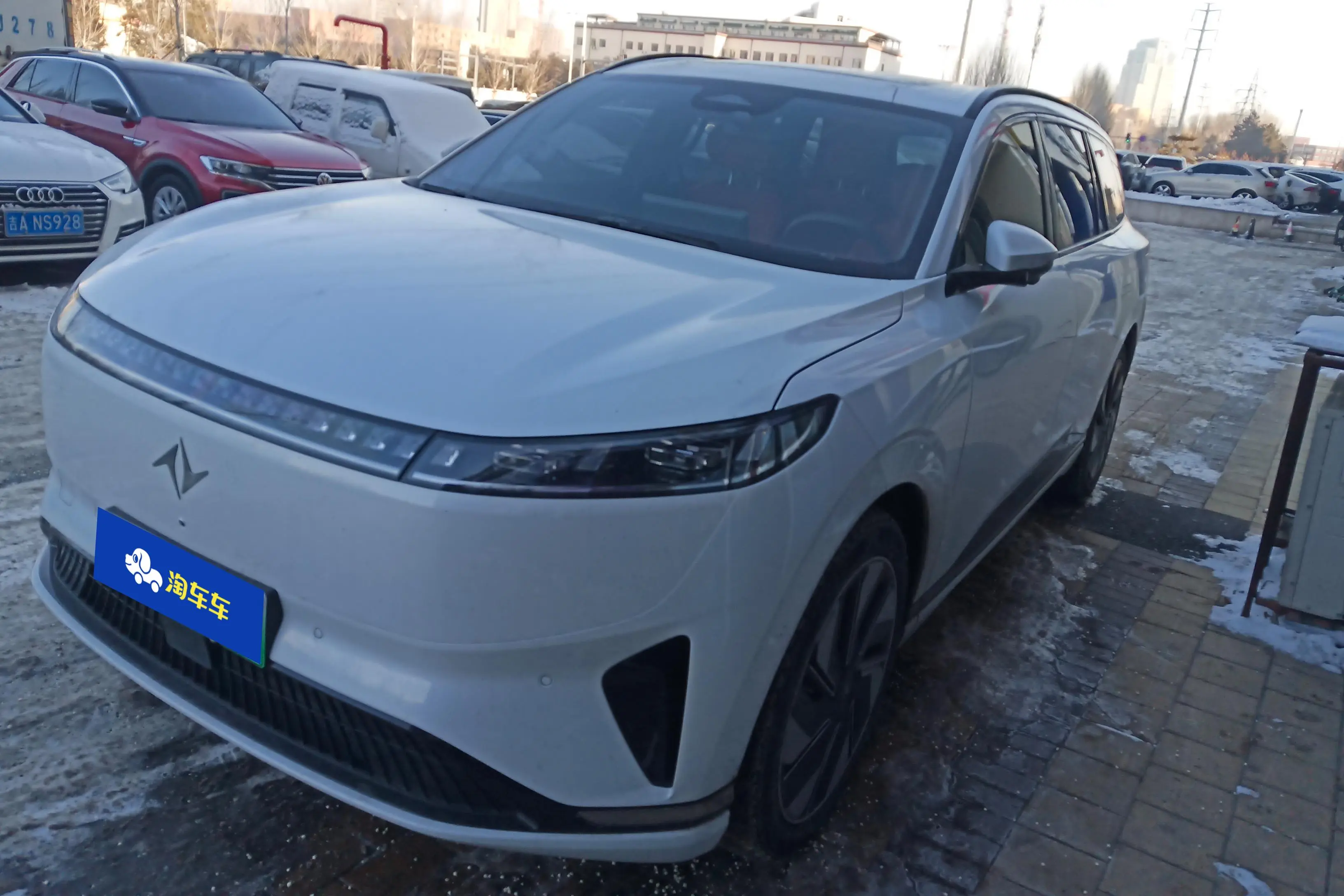 Dongfeng Eπ008  из Китая