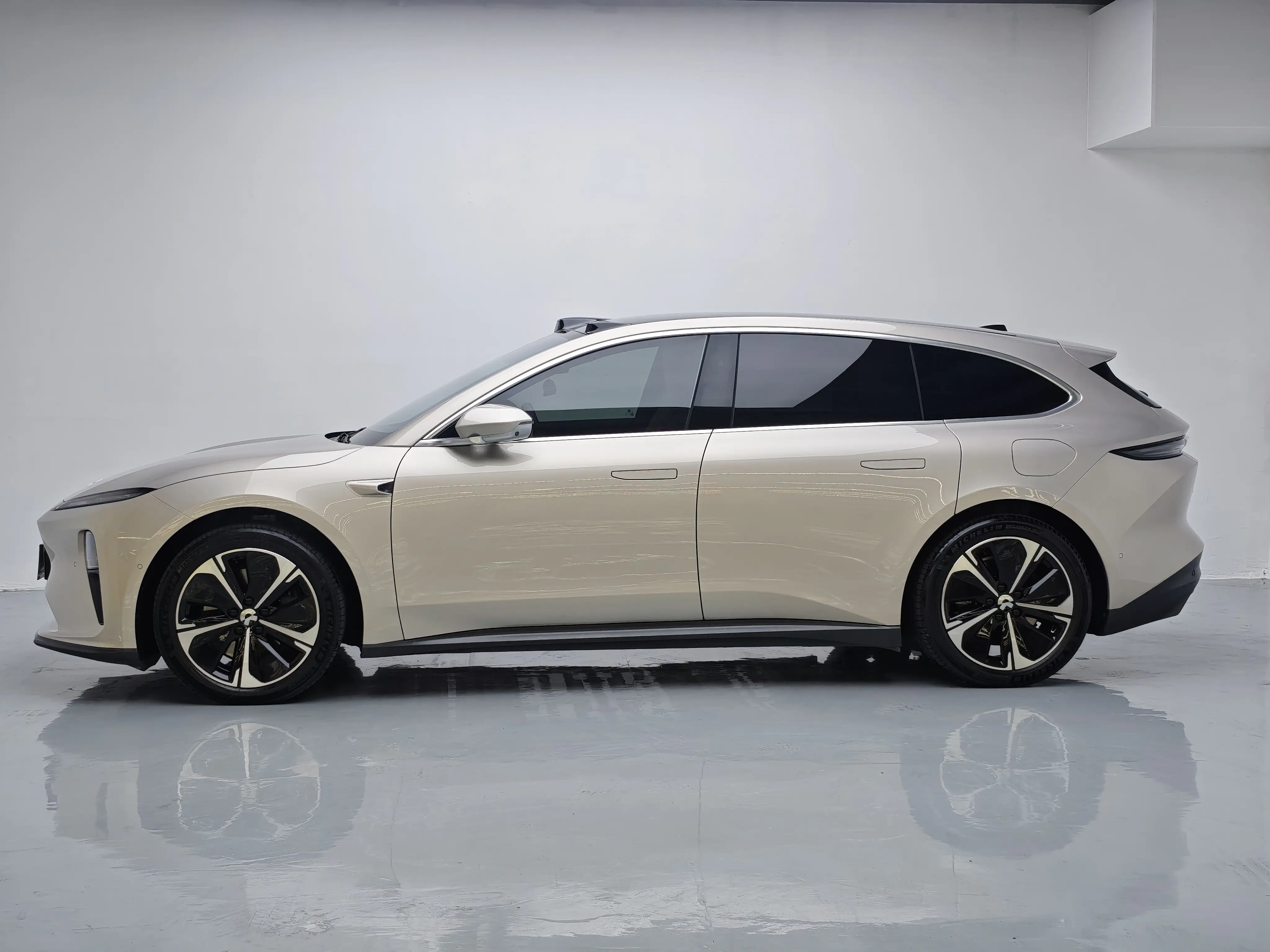 NIO ET5T  из Китая