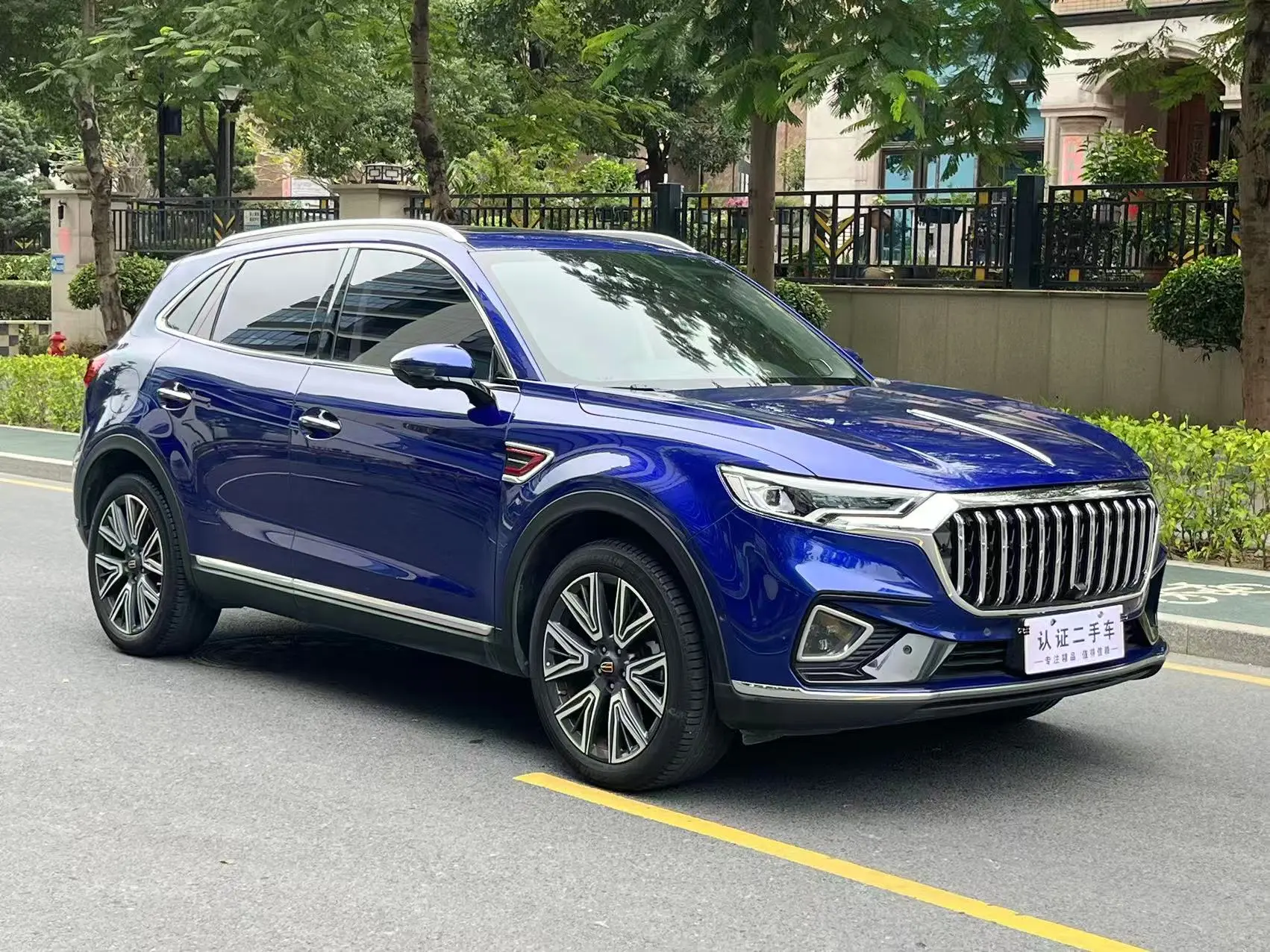 Hongqi HS5  из Китая