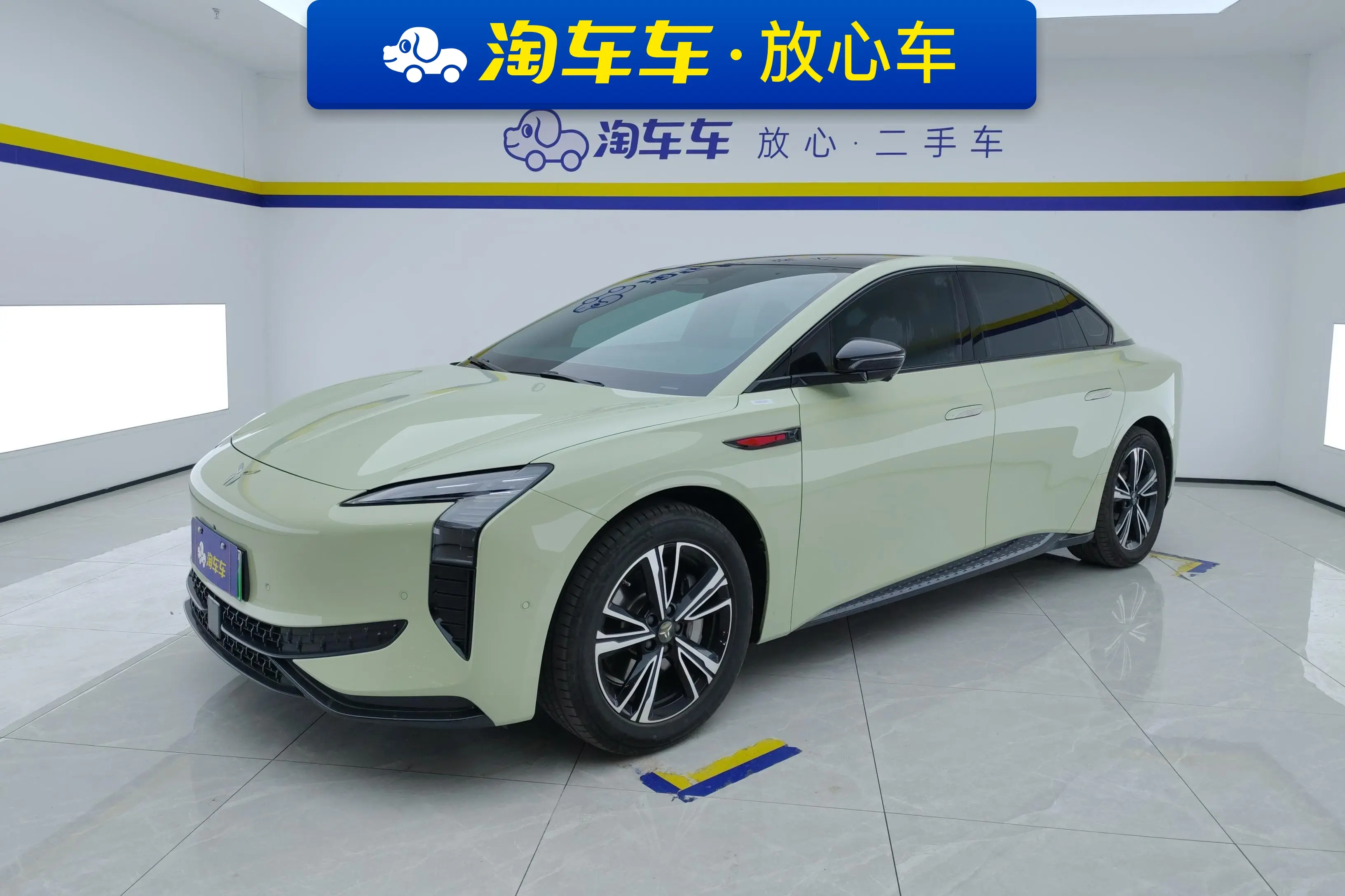 Hongqi EH7  из Китая