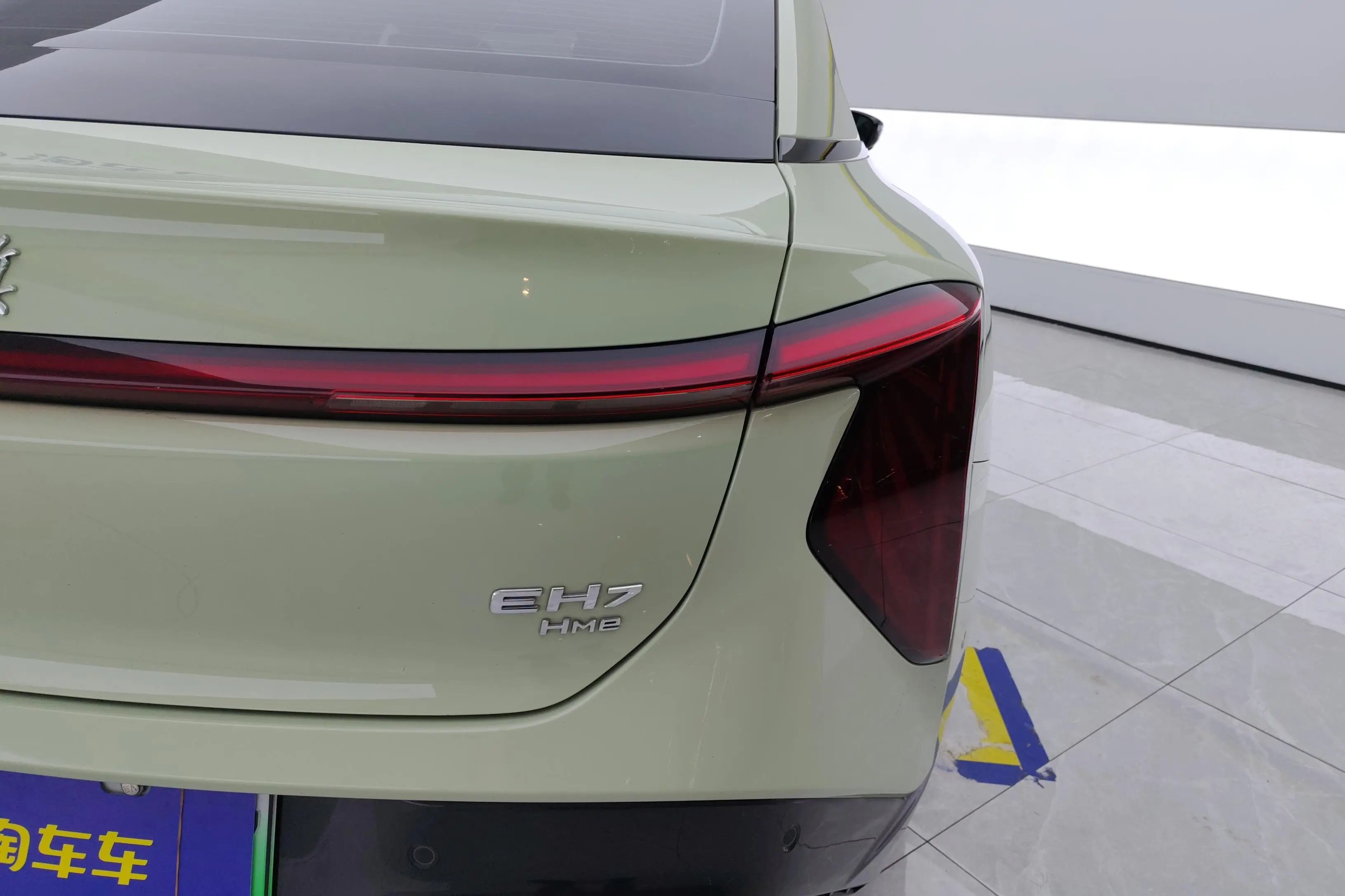 Hongqi EH7  из Китая